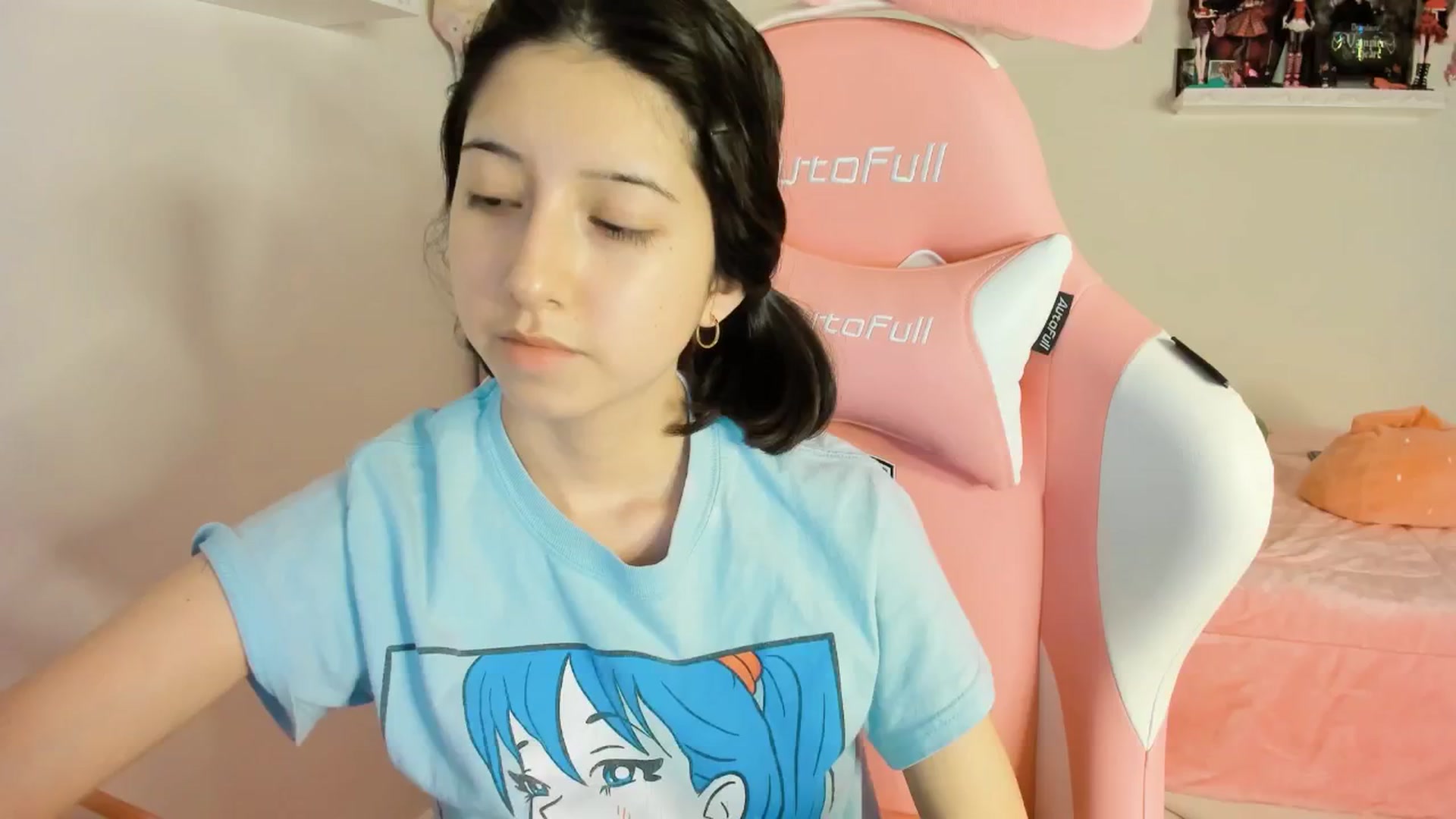 Gallery image thumbnail from Cherrycute666's myfreecams stream on, 12/28/2024, 01:35 image 16 of 20