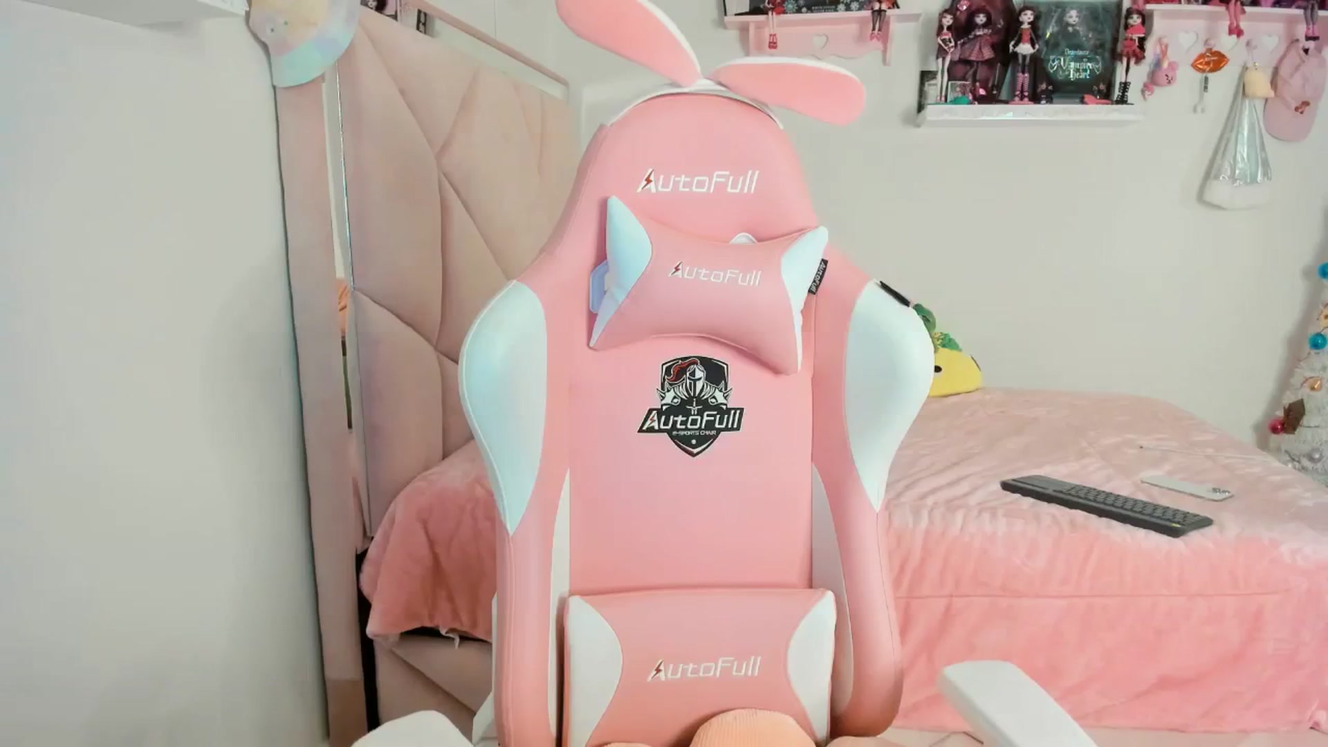 Gallery image thumbnail from Cherrycute666's myfreecams stream on, 12/28/2024, 09:55 image 12 of 20