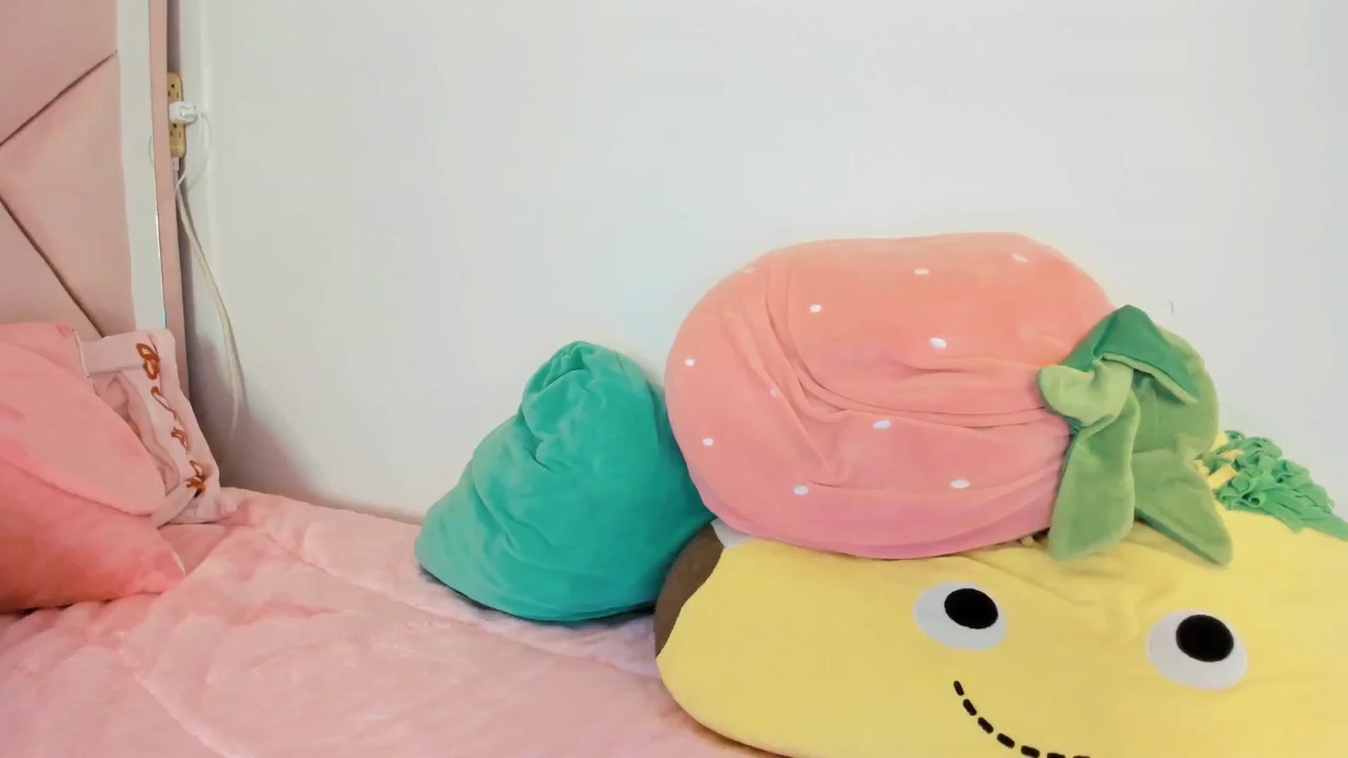 Gallery image thumbnail from Cherrycute666's myfreecams stream on, 12/28/2024, 09:55 image 10 of 20