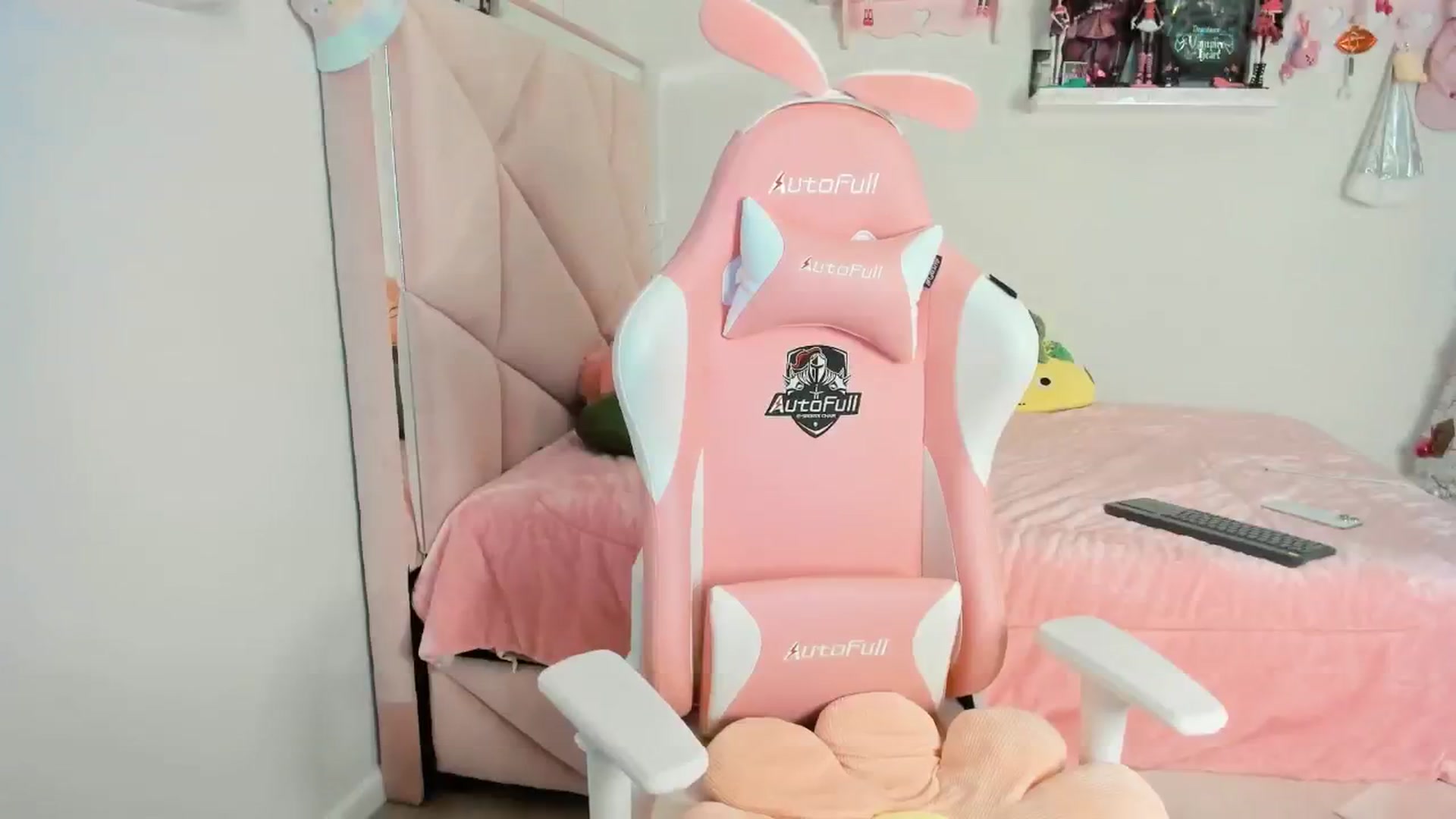Gallery image thumbnail from Cherrycute666's myfreecams stream on, 12/28/2024, 09:55 image 15 of 20