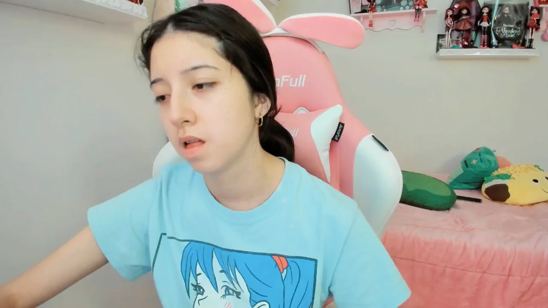 Gallery image thumbnail from Cherrycute666's myfreecams stream on, 12/28/2024, 15:00 image 17 of 20
