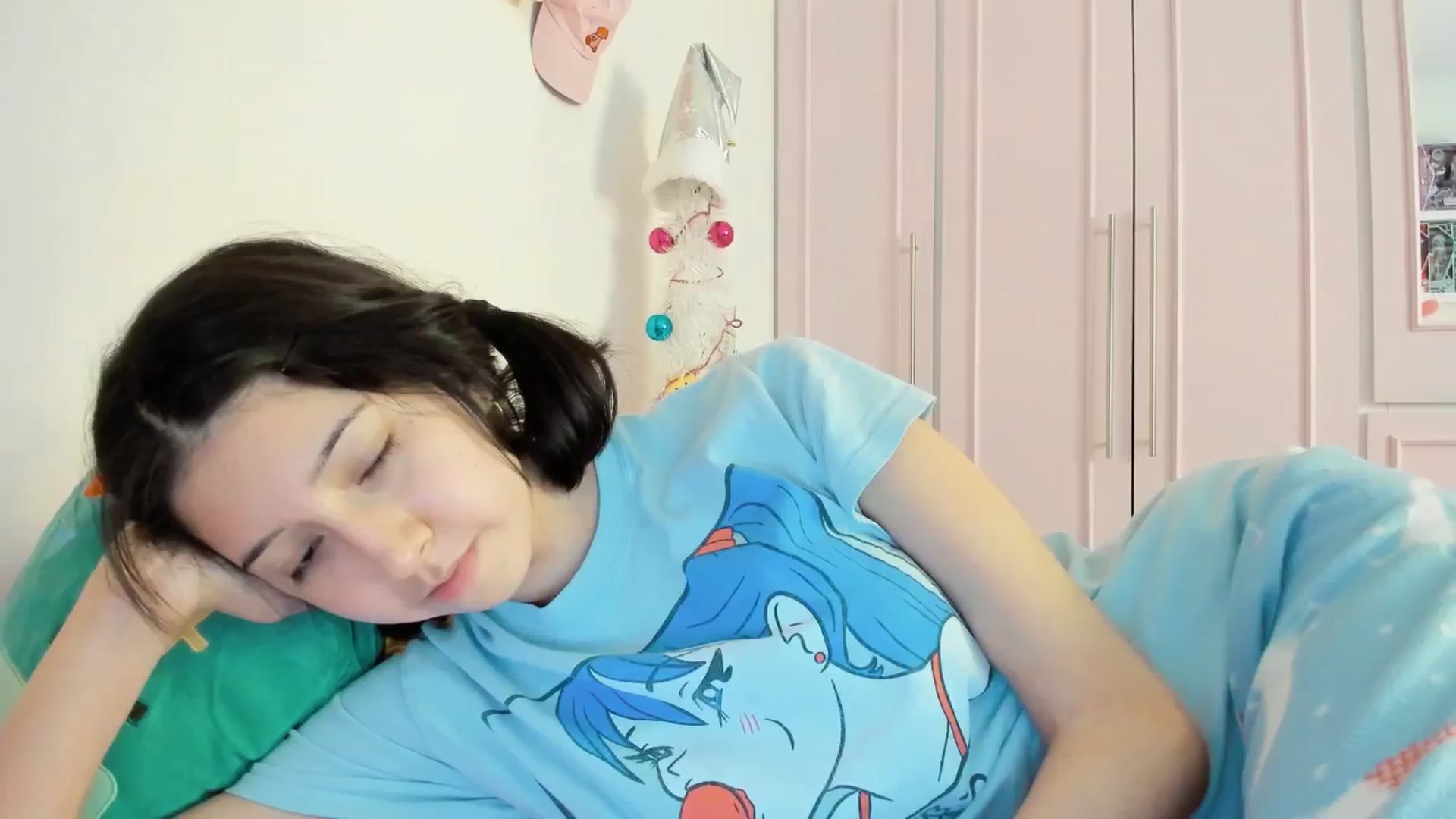 Gallery image thumbnail from Cherrycute666's myfreecams stream on, 12/28/2024, 15:00 image 12 of 20