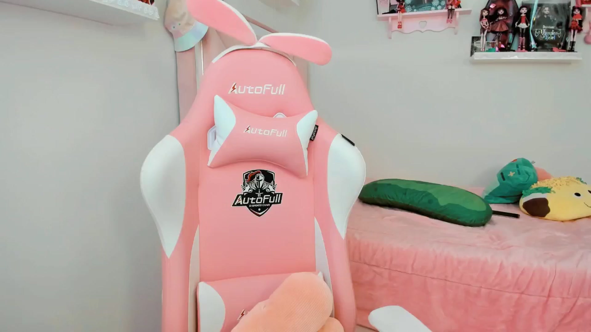Gallery image thumbnail from Cherrycute666's myfreecams stream on, 12/28/2024, 15:00 image 18 of 20