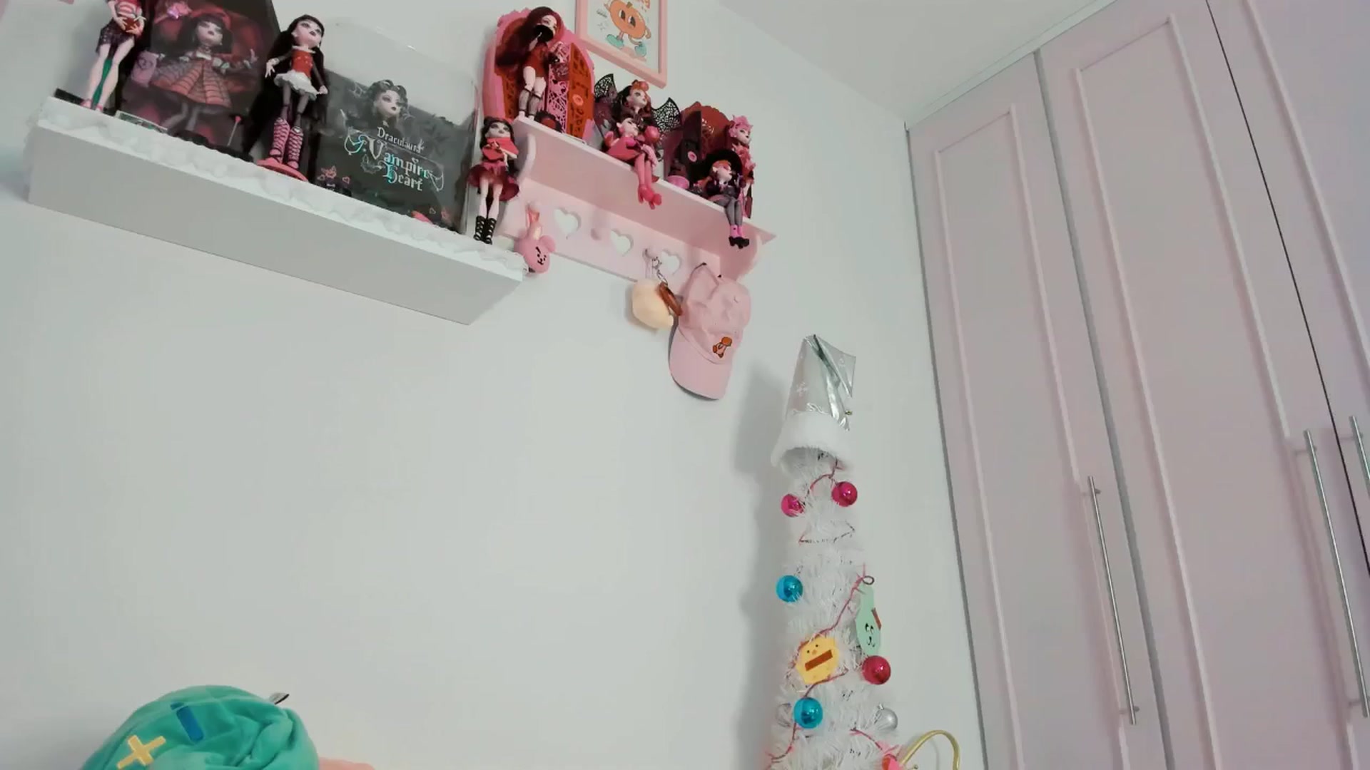 Gallery image thumbnail from Cherrycute666's myfreecams stream on, 12/28/2024, 15:00 image 10 of 20