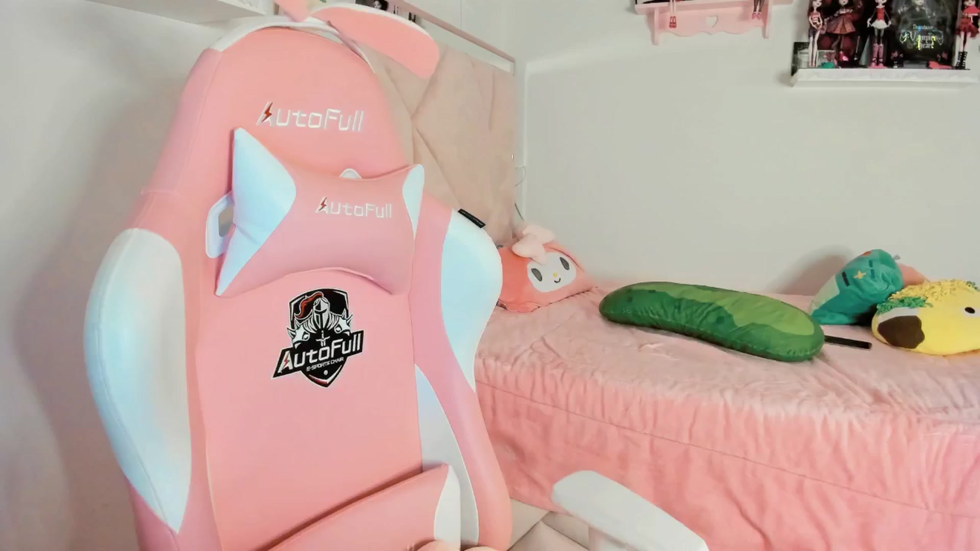 Gallery image thumbnail from Cherrycute666's myfreecams stream on, 12/29/2024, 01:56 image 12 of 20