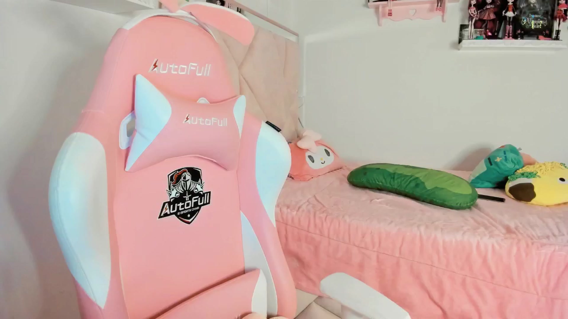 Gallery image thumbnail from Cherrycute666's myfreecams stream on, 12/29/2024, 01:56 image 13 of 20