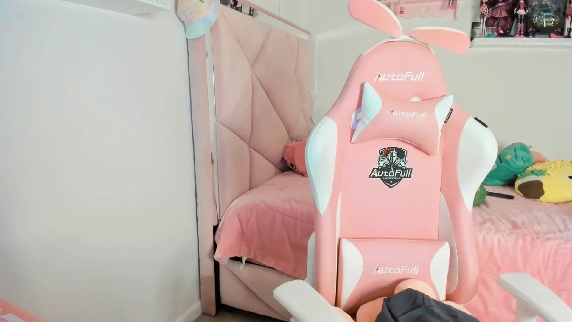 Gallery image thumbnail from Cherrycute666's myfreecams stream on, 12/29/2024, 06:21 image 4 of 20