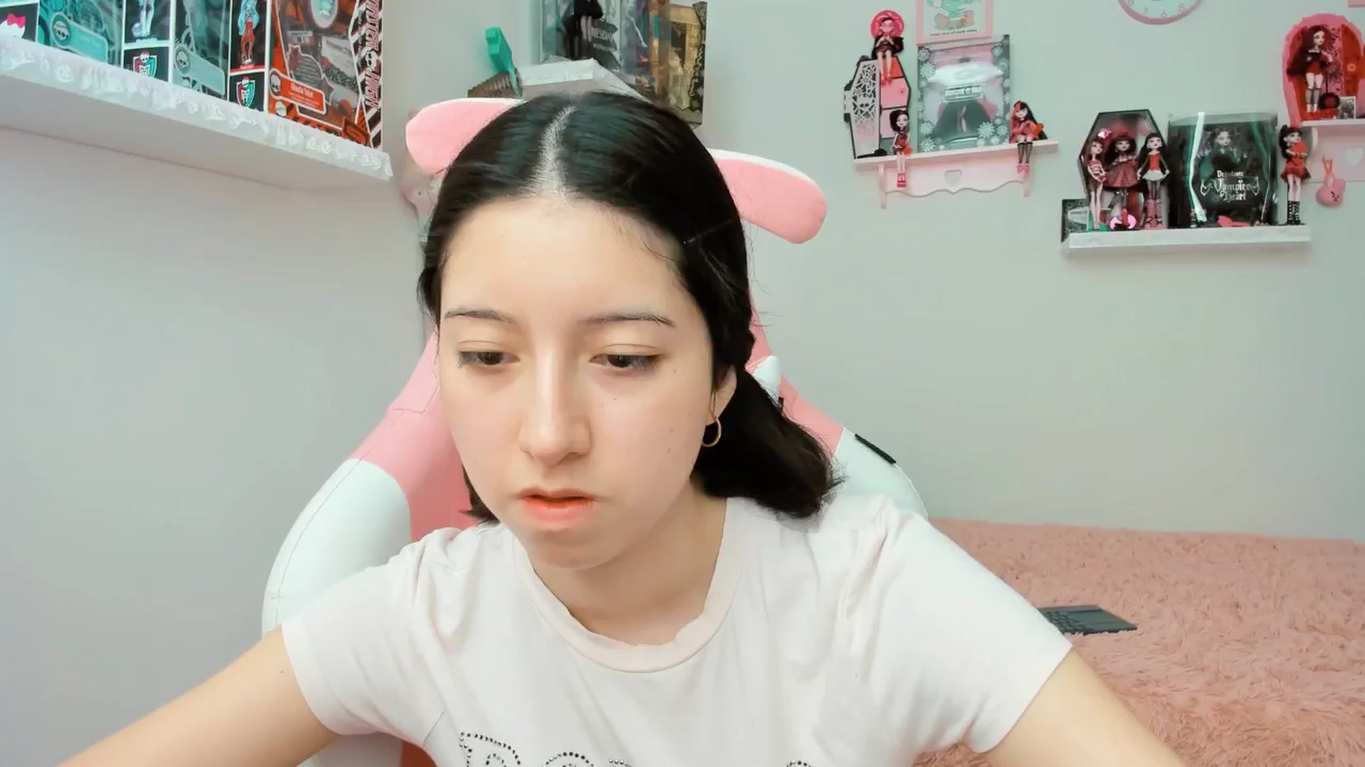 Gallery image thumbnail from Cherrycute666's myfreecams stream on, 01/09/2025, 21:28 image 12 of 20