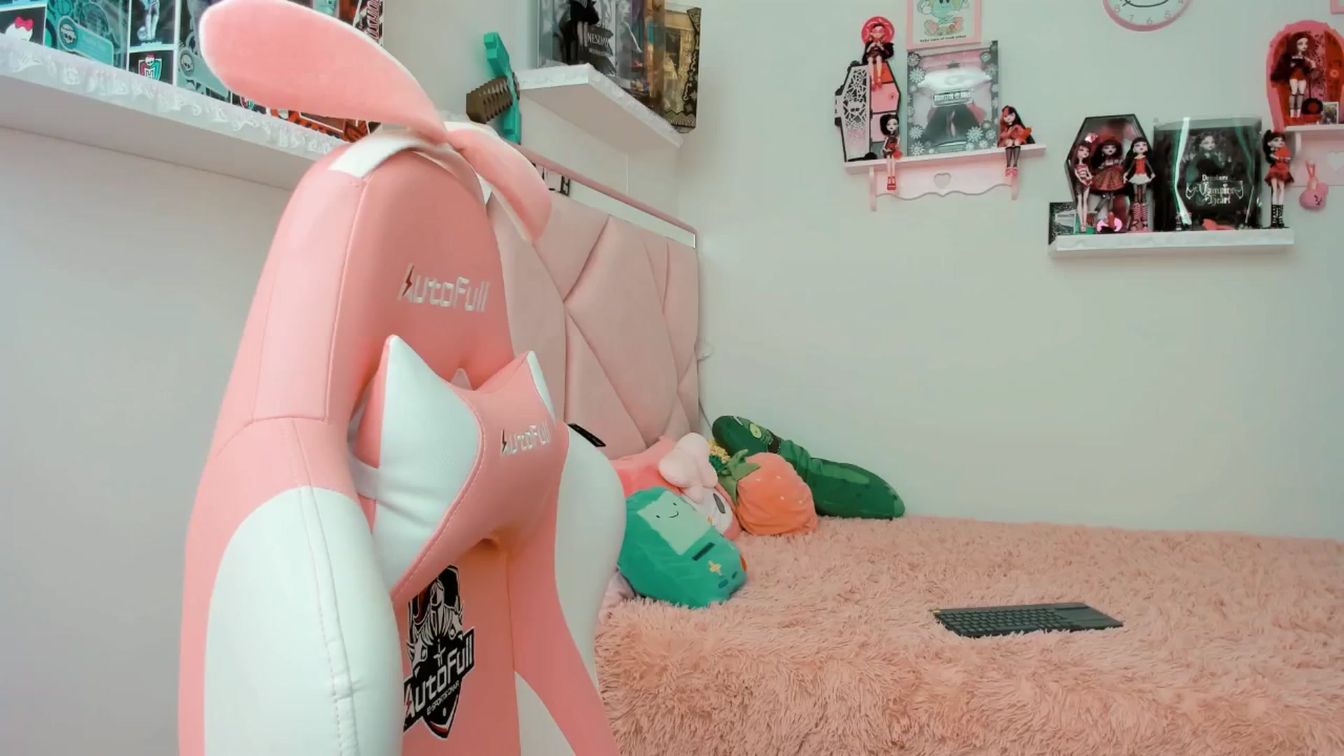 Gallery image thumbnail from Cherrycute666's myfreecams stream on, 01/09/2025, 21:28 image 11 of 20