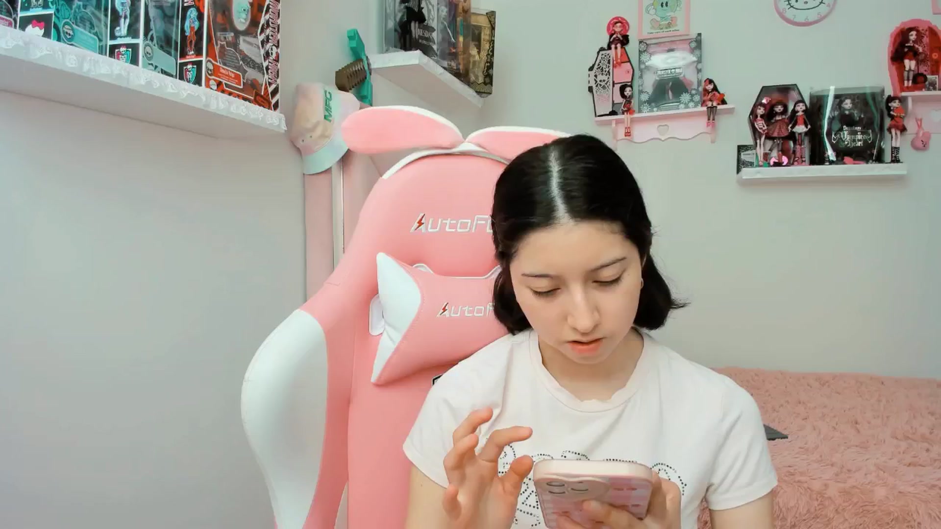 Gallery image thumbnail from Cherrycute666's myfreecams stream on, 01/09/2025, 21:28 image 10 of 20