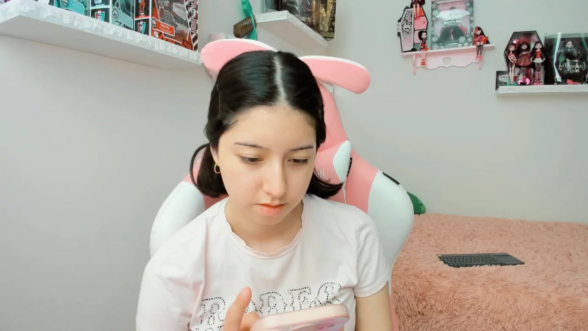 Gallery image thumbnail from Cherrycute666's myfreecams stream on, 01/09/2025, 21:28 image 3 of 20