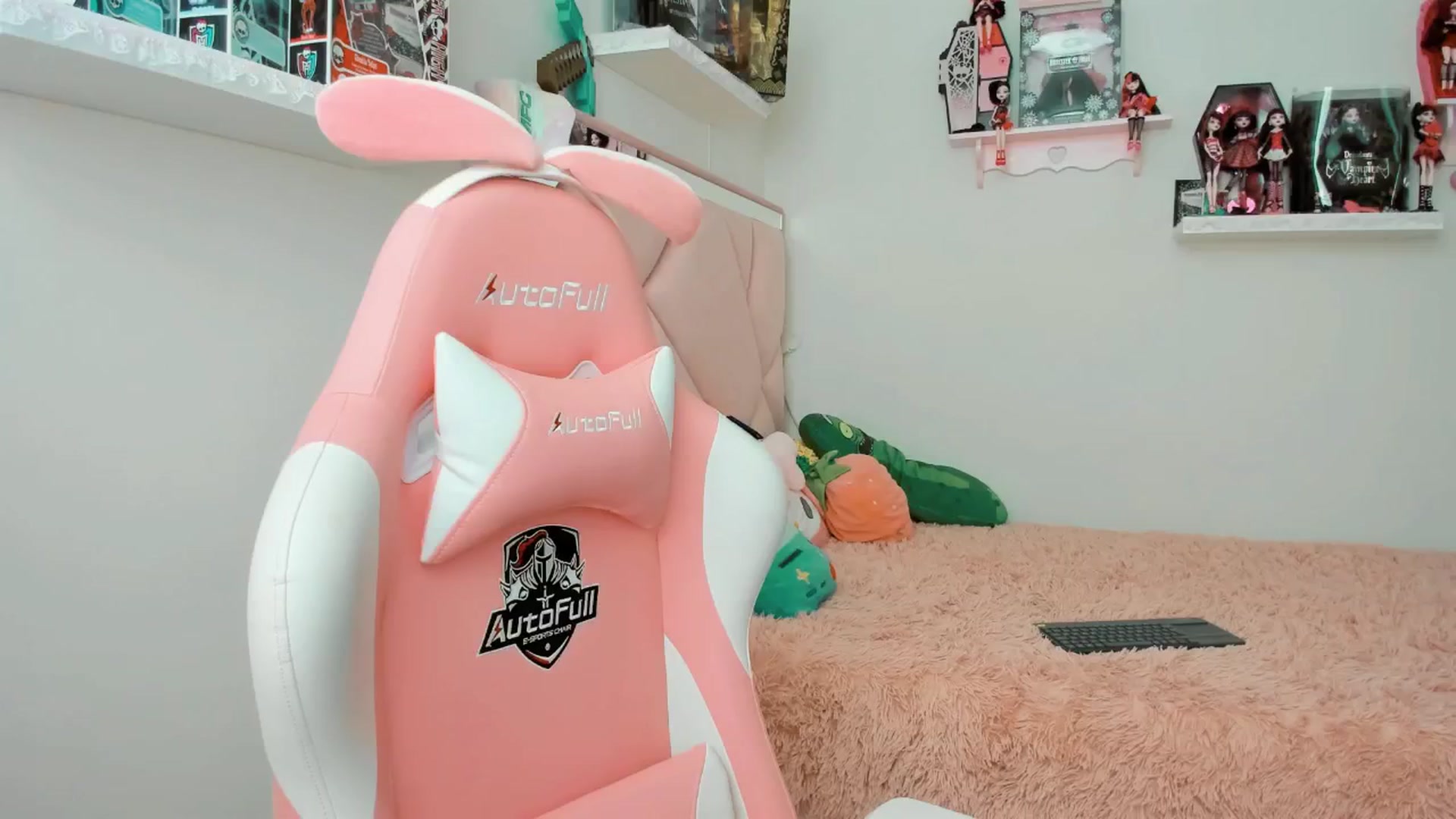 Gallery image thumbnail from Cherrycute666's myfreecams stream on, 01/09/2025, 21:28 image 2 of 20