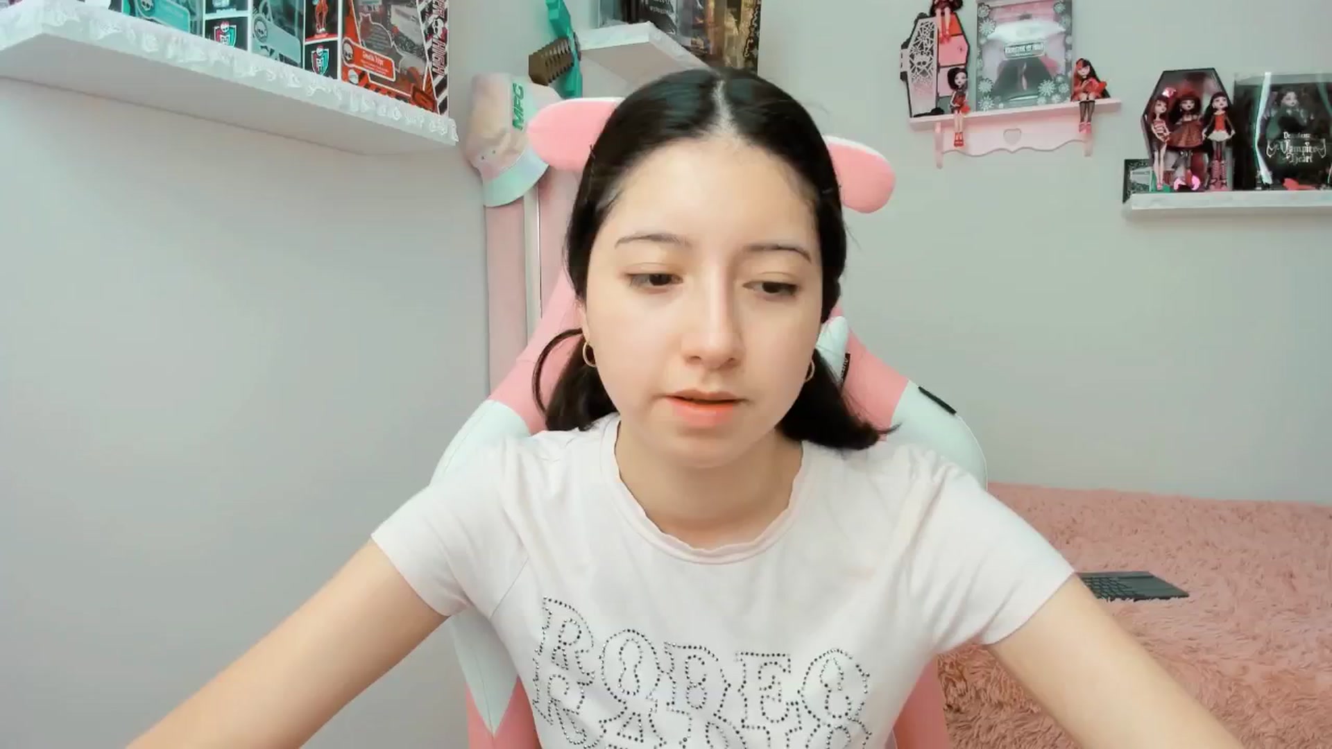 Gallery image thumbnail from Cherrycute666's myfreecams stream on, 01/09/2025, 21:28 image 5 of 20