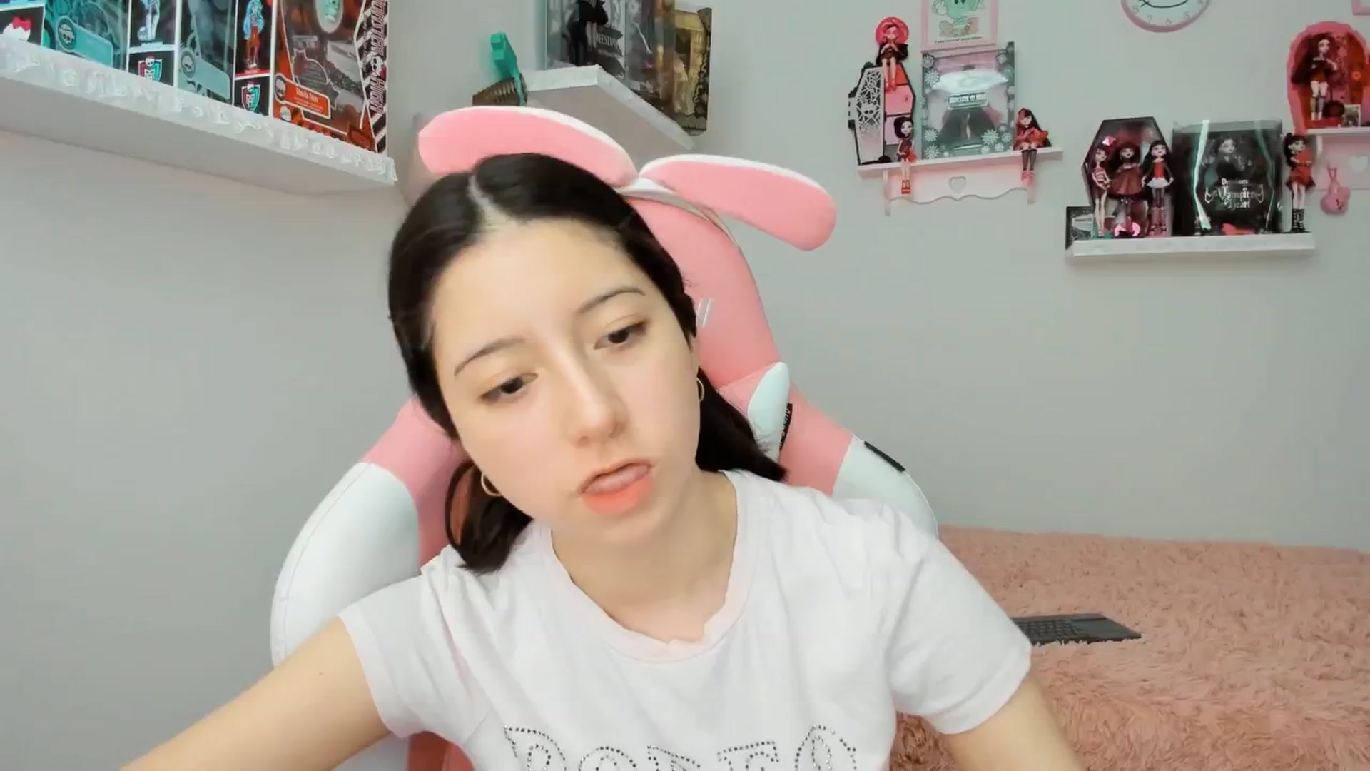 Gallery image thumbnail from Cherrycute666's myfreecams stream on, 01/09/2025, 21:28 image 13 of 20