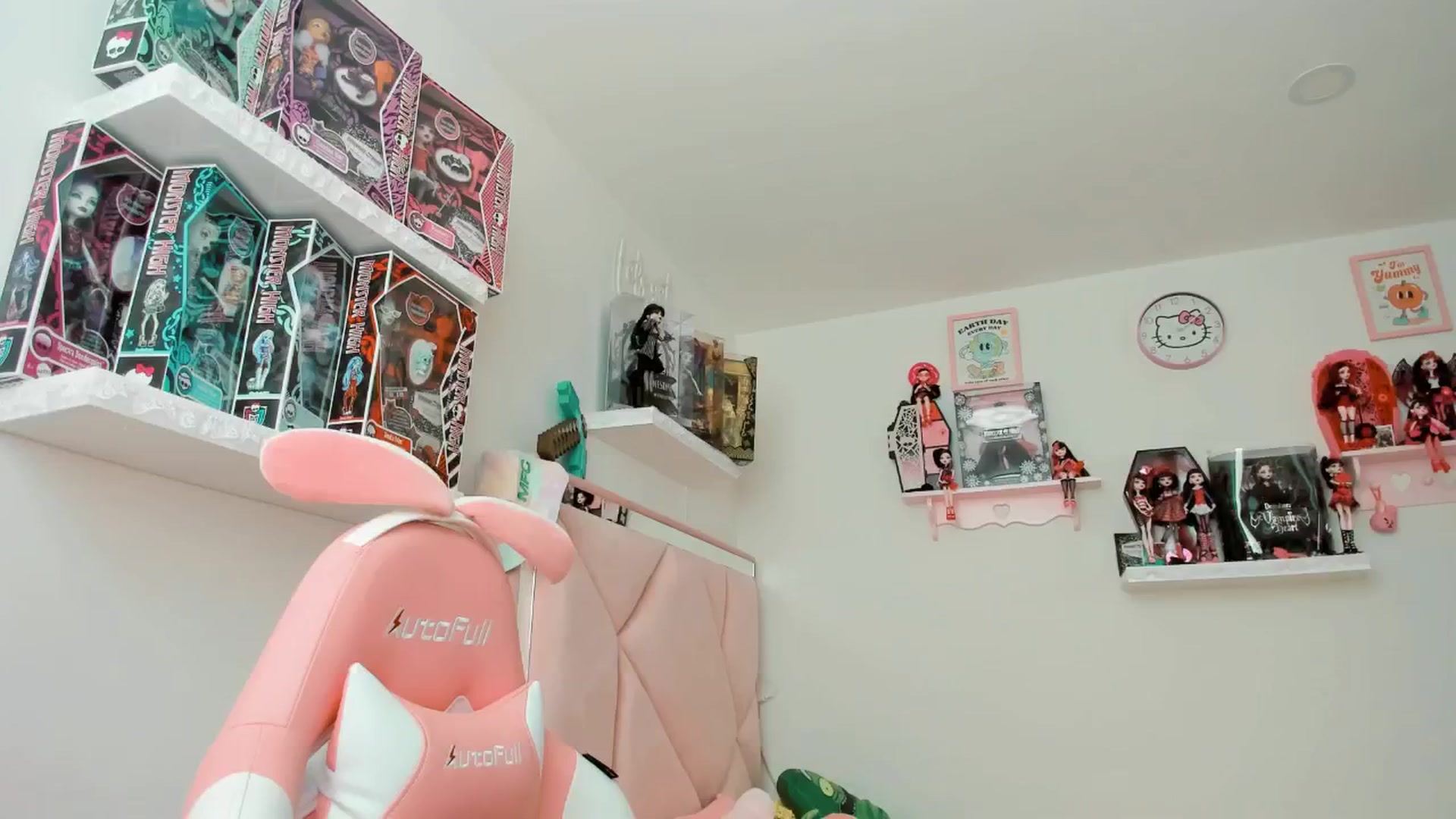 Gallery image thumbnail from Cherrycute666's myfreecams stream on, 01/09/2025, 21:28 image 9 of 20