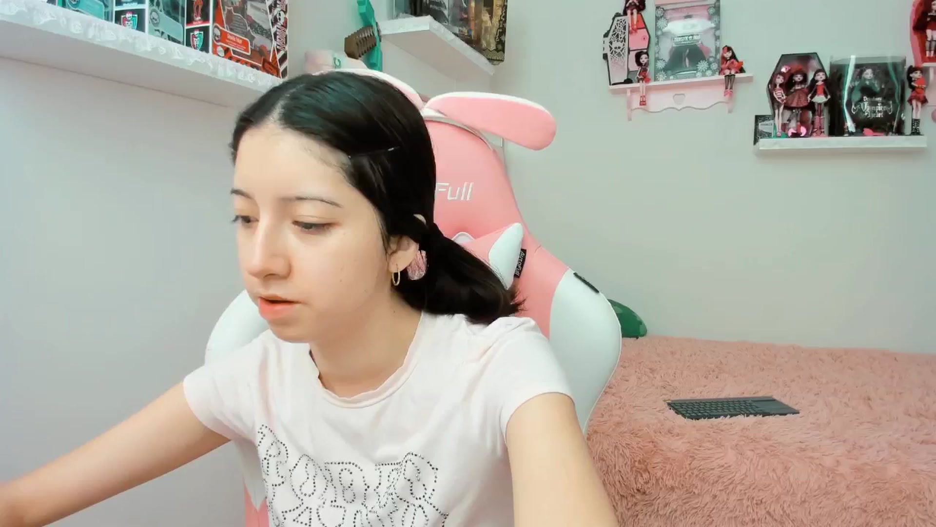 Gallery image thumbnail from Cherrycute666's myfreecams stream on, 01/09/2025, 21:28 image 1 of 20