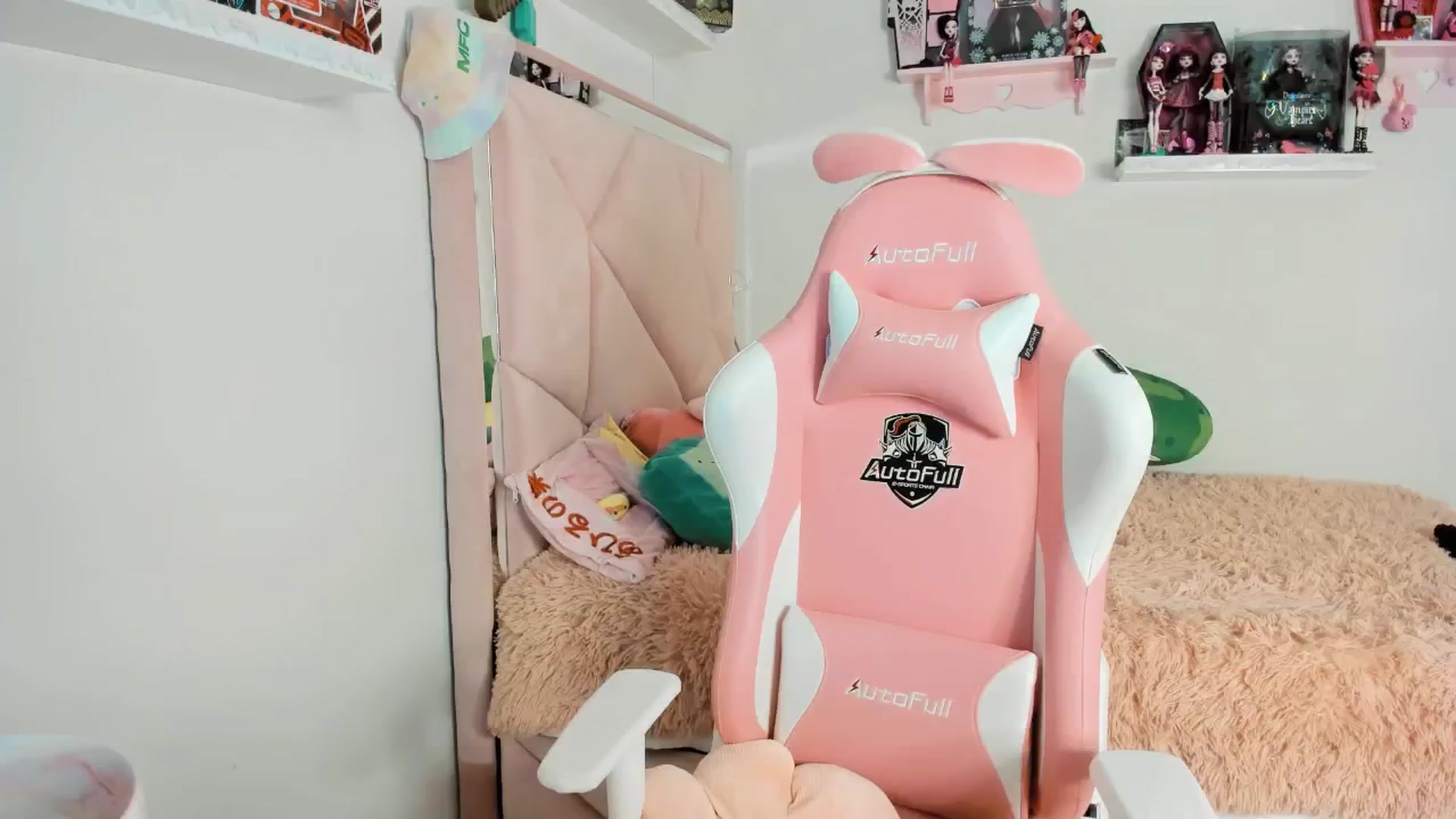 Gallery image thumbnail from Cherrycute666's myfreecams stream on, 01/10/2025, 24:02 image 15 of 20