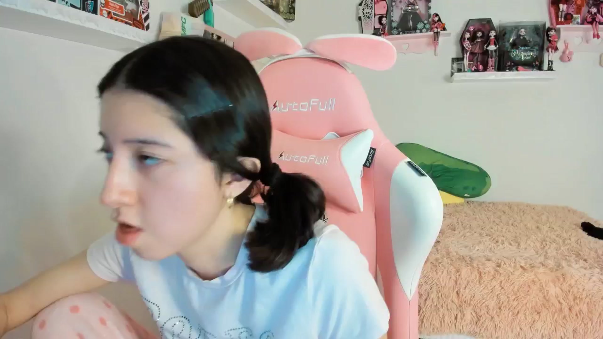 Gallery image thumbnail from Cherrycute666's myfreecams stream on, 01/10/2025, 24:02 image 19 of 20