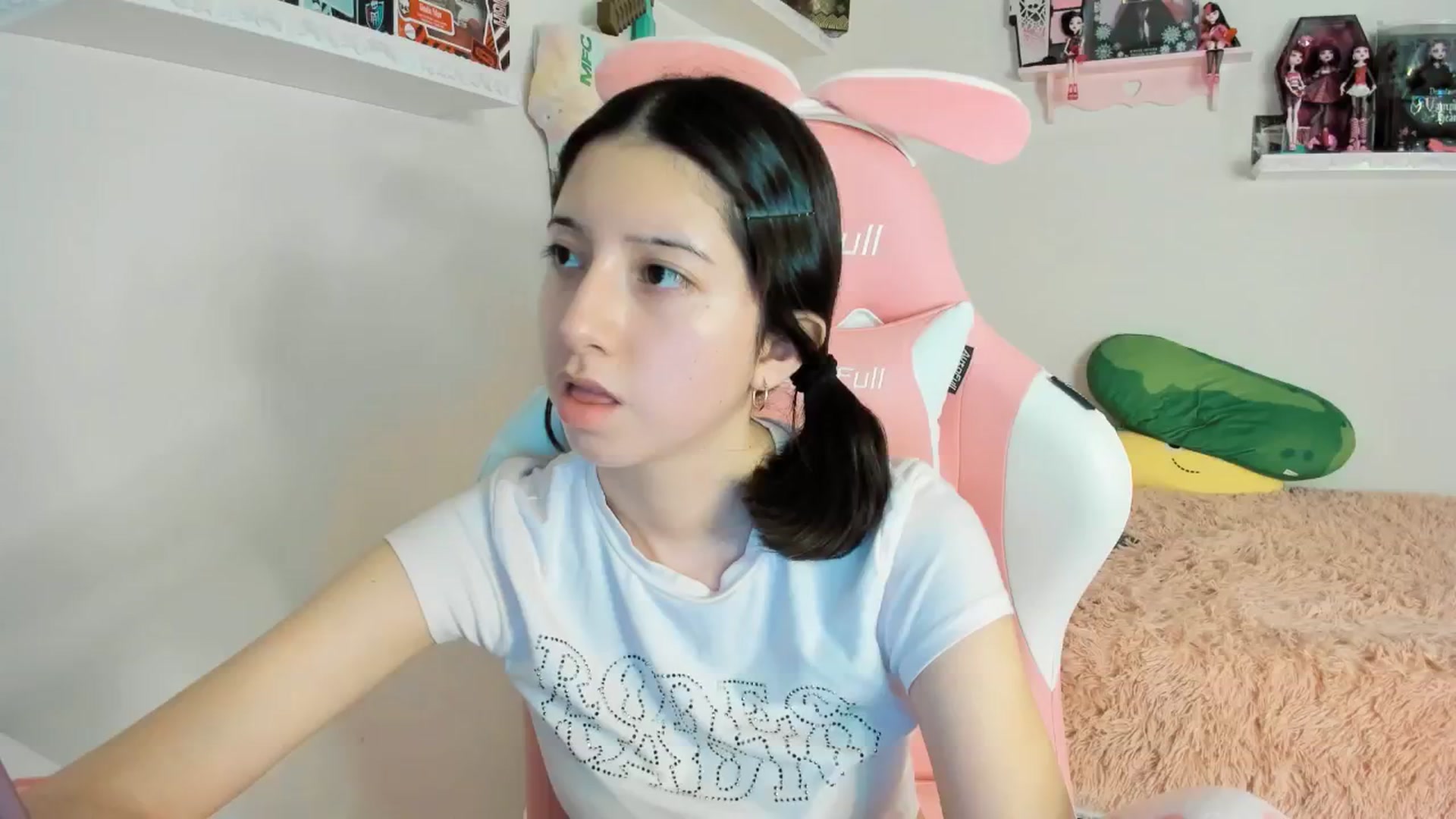 Gallery image thumbnail from Cherrycute666's myfreecams stream on, 01/10/2025, 24:02 image 17 of 20