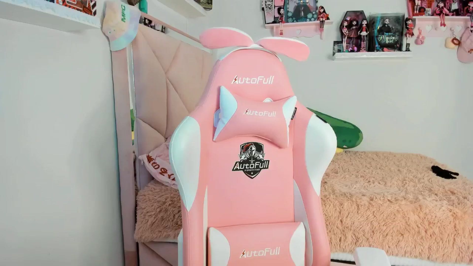 Gallery image thumbnail from Cherrycute666's myfreecams stream on, 01/10/2025, 24:02 image 9 of 20