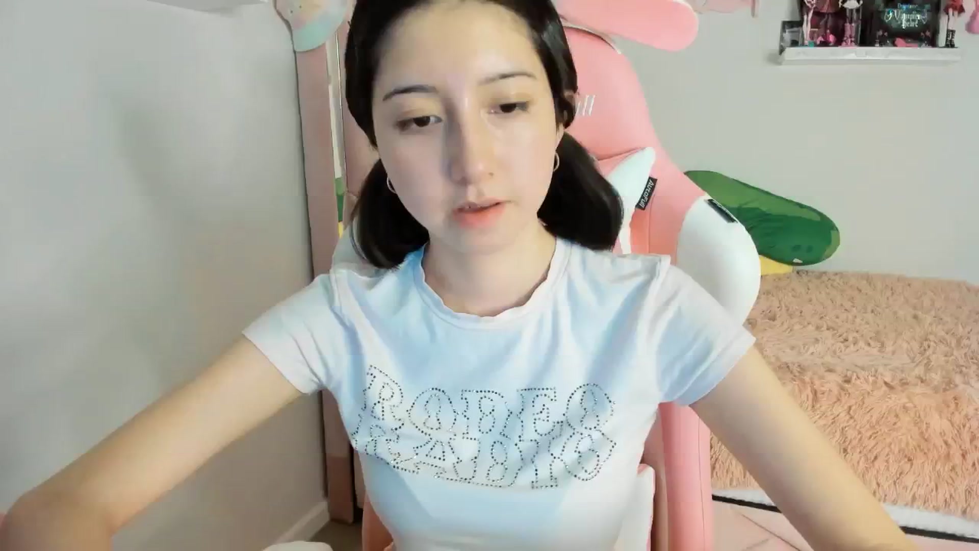 Gallery image thumbnail from Cherrycute666's myfreecams stream on, 01/10/2025, 24:02 image 20 of 20