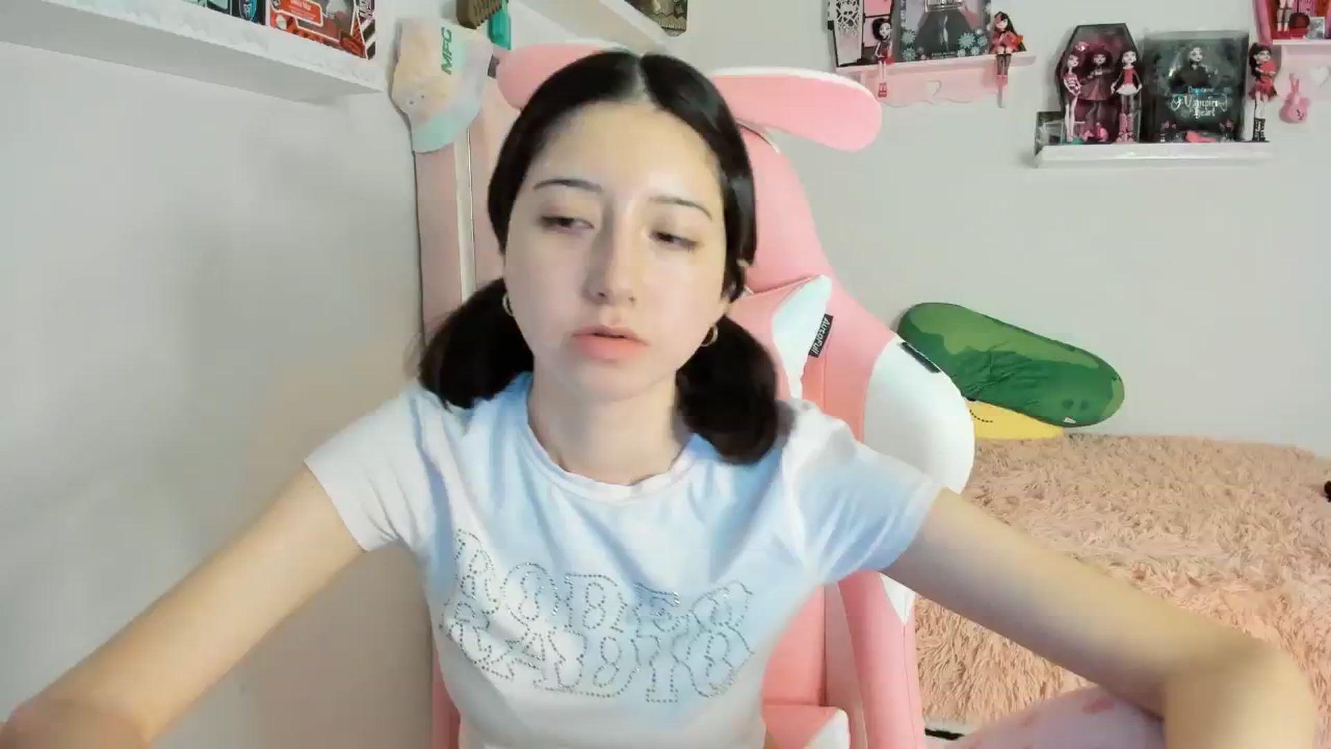 Gallery image thumbnail from Cherrycute666's myfreecams stream on, 01/10/2025, 24:02 image 16 of 20