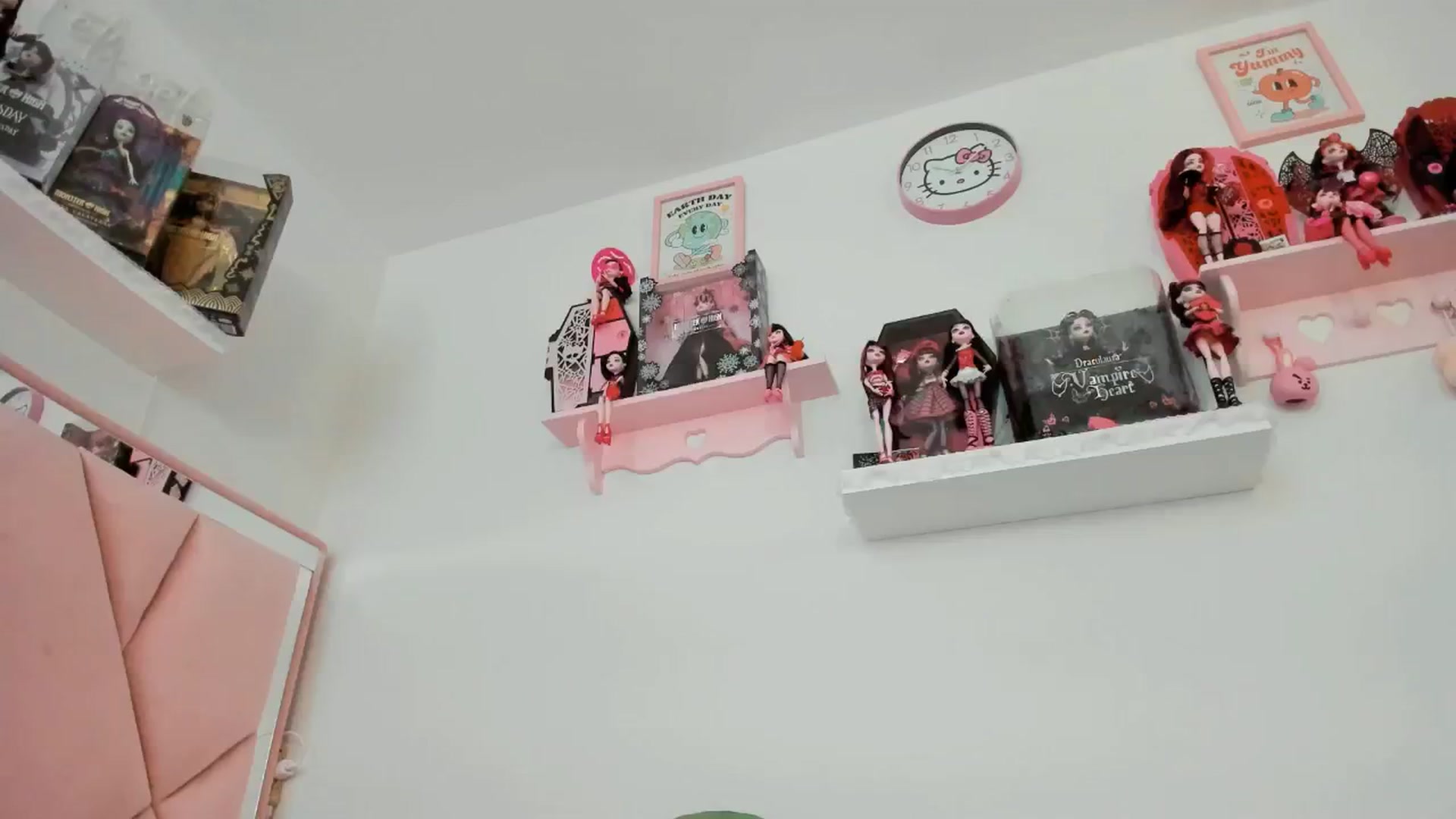 Gallery image thumbnail from Cherrycute666's myfreecams stream on, 01/10/2025, 24:02 image 6 of 20