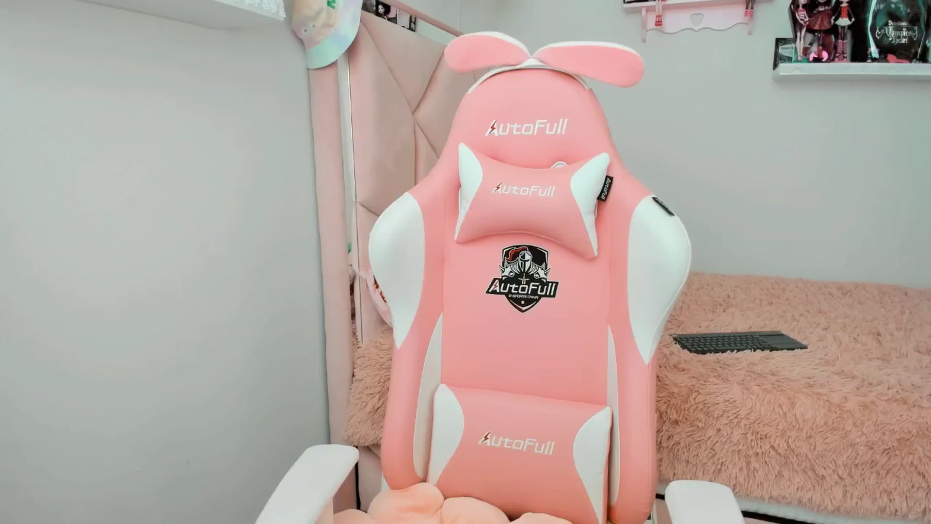 Gallery image thumbnail from Cherrycute666's myfreecams stream on, 01/10/2025, 24:02 image 1 of 20