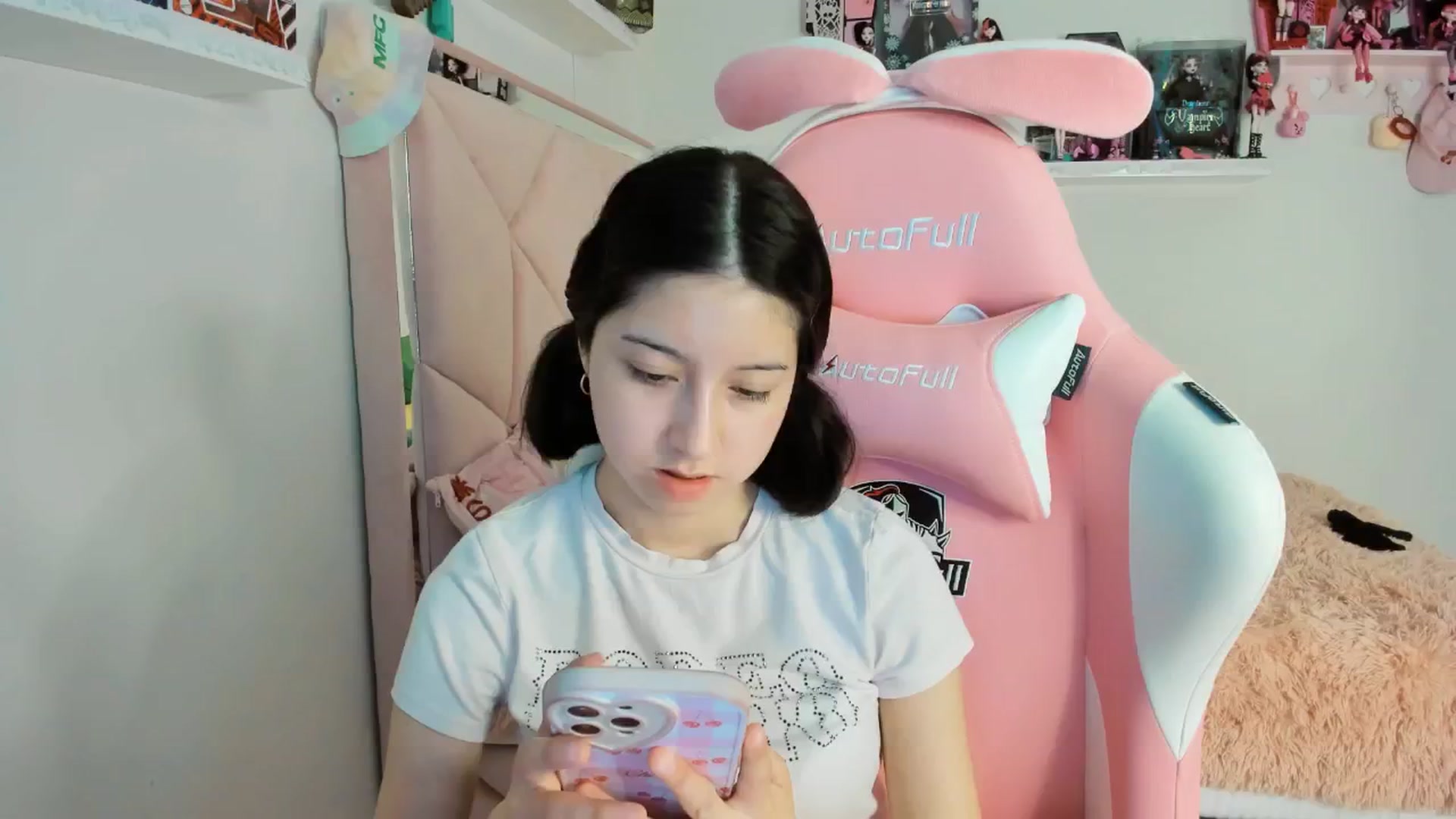 Gallery image thumbnail from Cherrycute666's myfreecams stream on, 01/10/2025, 24:02 image 12 of 20