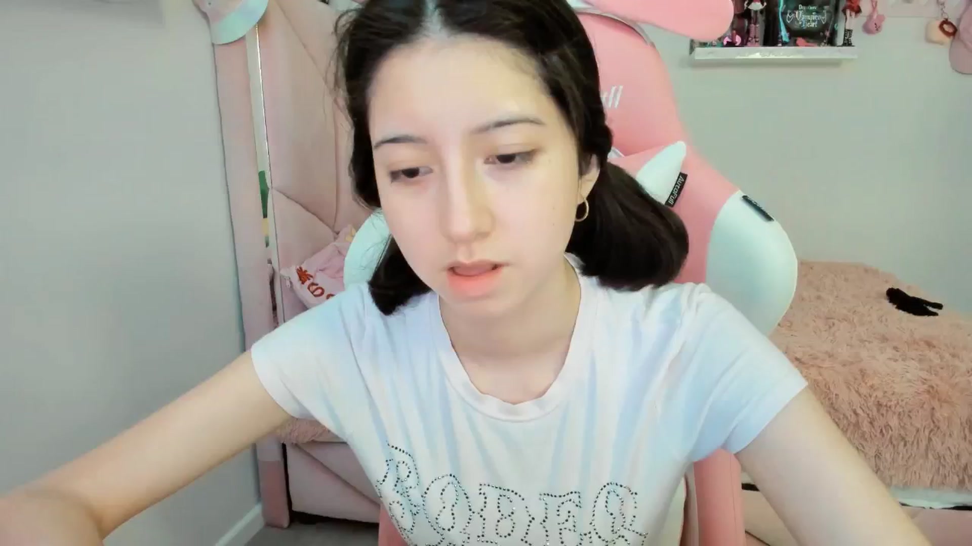 Gallery image thumbnail from Cherrycute666's myfreecams stream on, 01/10/2025, 24:02 image 7 of 20