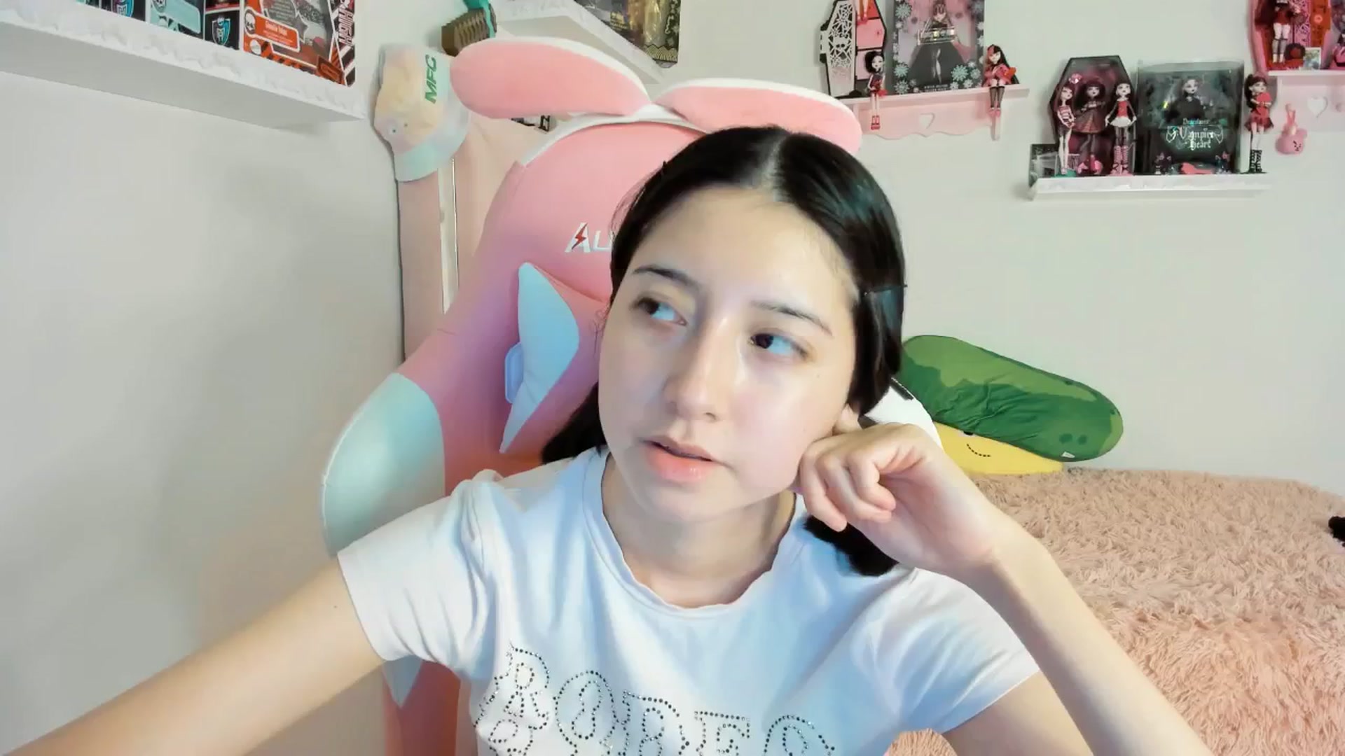 Gallery image thumbnail from Cherrycute666's myfreecams stream on, 01/10/2025, 03:31 image 10 of 20