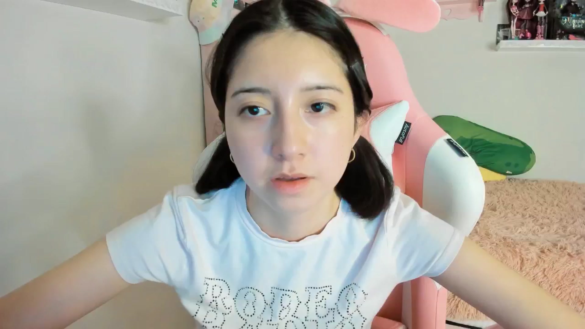 Gallery image thumbnail from Cherrycute666's myfreecams stream on, 01/10/2025, 03:31 image 14 of 20