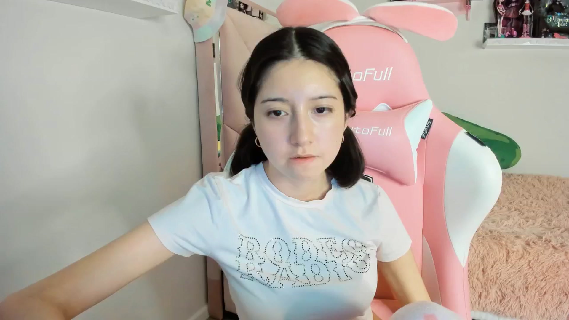 Gallery image thumbnail from Cherrycute666's myfreecams stream on, 01/10/2025, 03:31 image 16 of 20