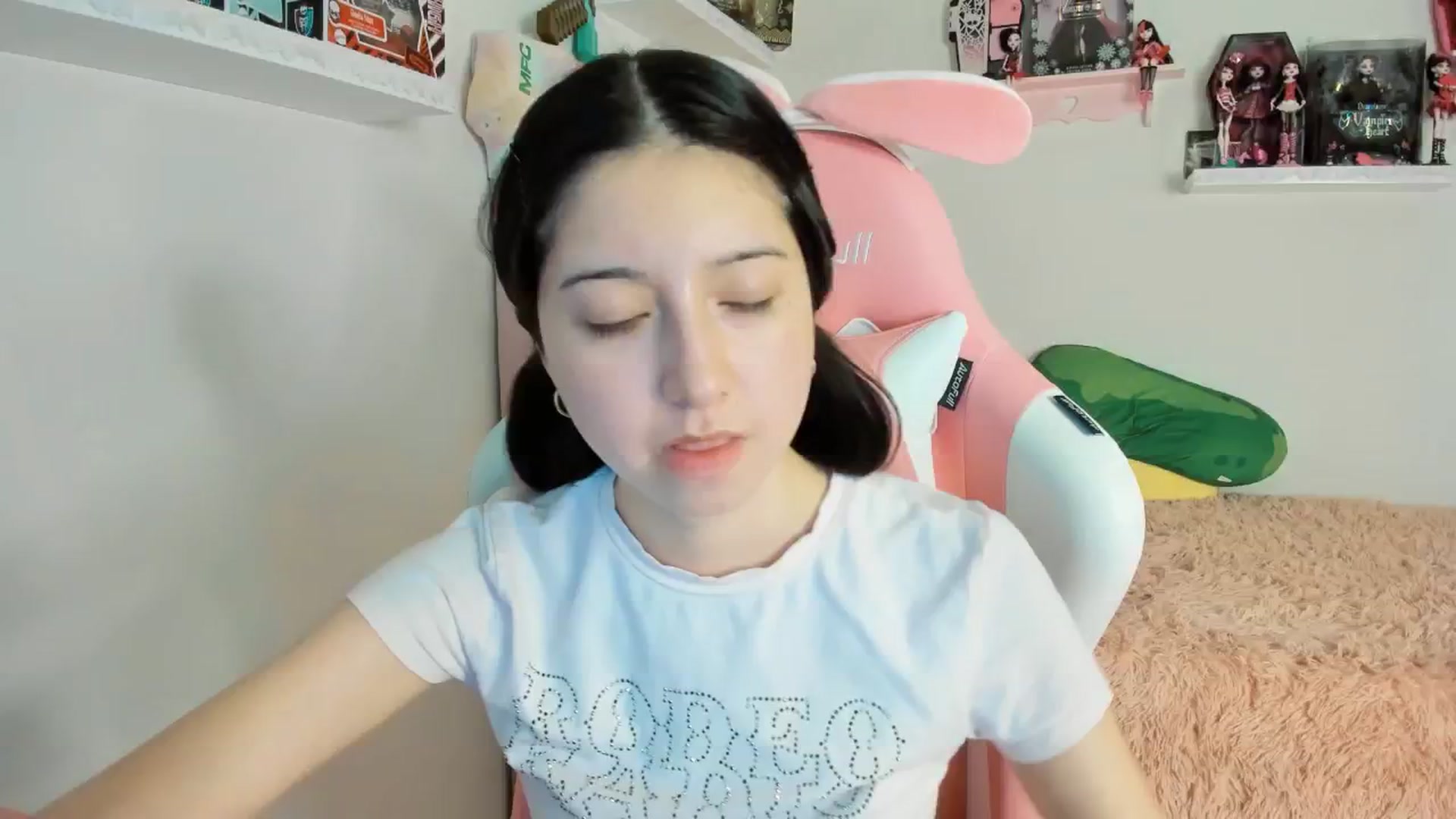 Gallery image thumbnail from Cherrycute666's myfreecams stream on, 01/10/2025, 03:31 image 1 of 20