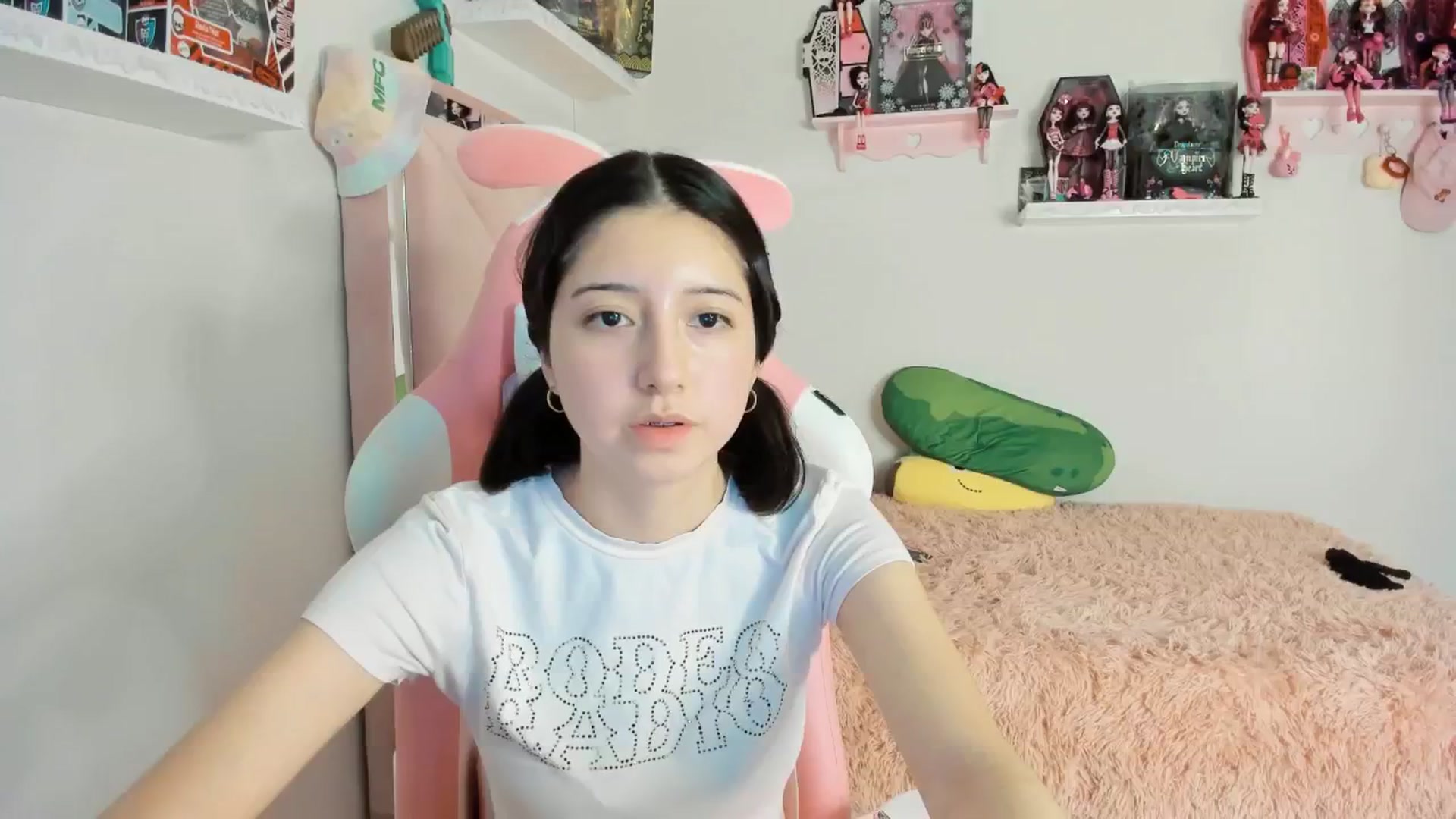 Gallery image thumbnail from Cherrycute666's myfreecams stream on, 01/10/2025, 03:31 image 7 of 20