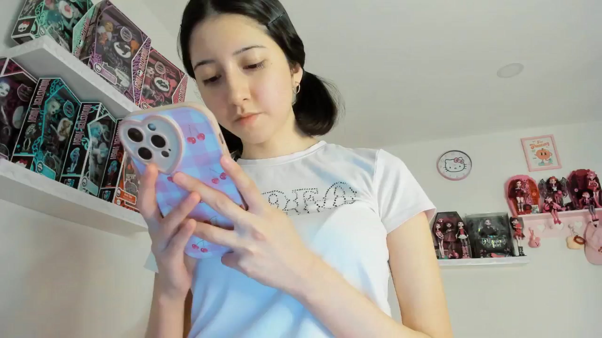 Gallery image thumbnail from Cherrycute666's myfreecams stream on, 01/10/2025, 03:31 image 6 of 20