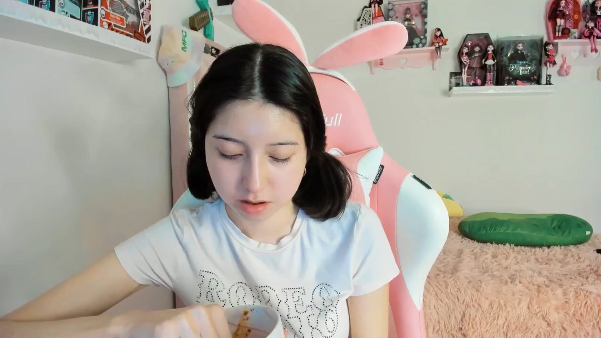 Gallery image thumbnail from Cherrycute666's myfreecams stream on, 01/10/2025, 06:45 image 11 of 20