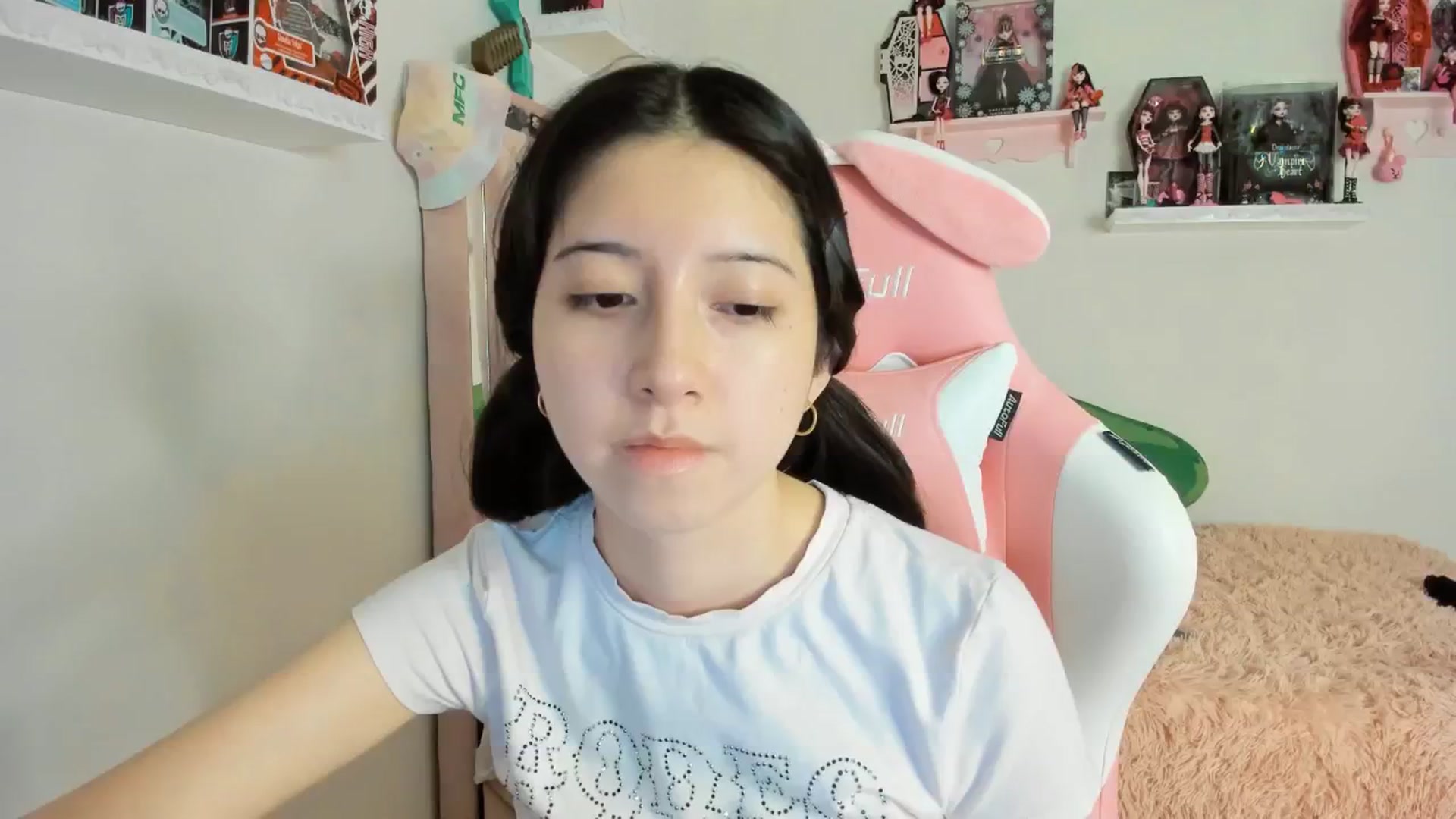 Gallery image thumbnail from Cherrycute666's myfreecams stream on, 01/10/2025, 06:45 image 1 of 20