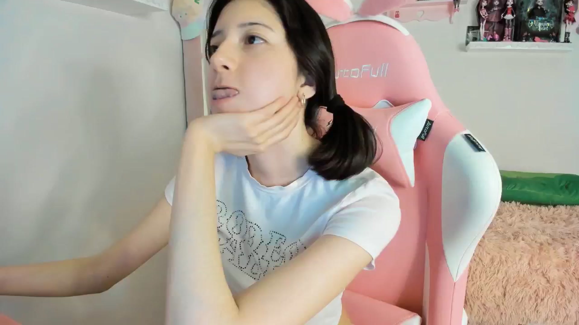 Gallery image thumbnail from Cherrycute666's myfreecams stream on, 01/10/2025, 06:45 image 18 of 20