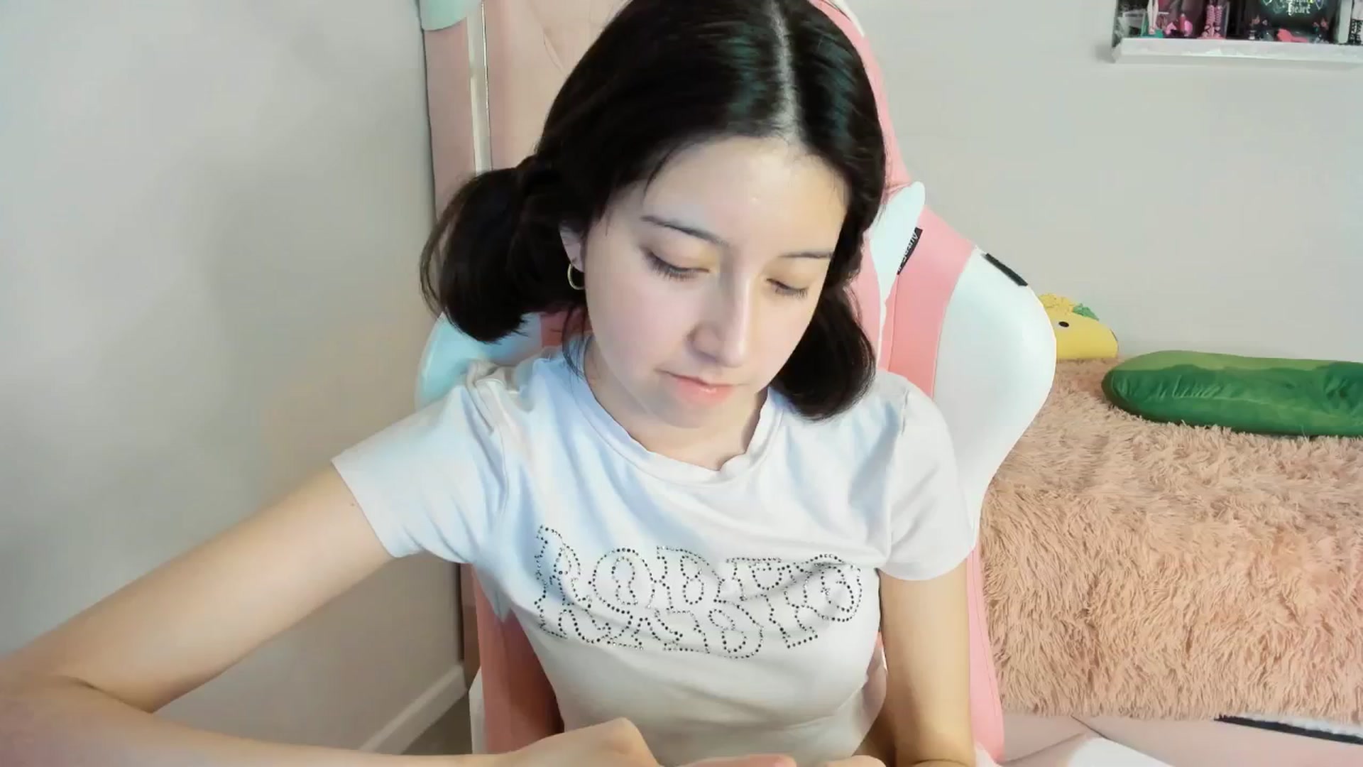 Gallery image thumbnail from Cherrycute666's myfreecams stream on, 01/10/2025, 06:45 image 17 of 20