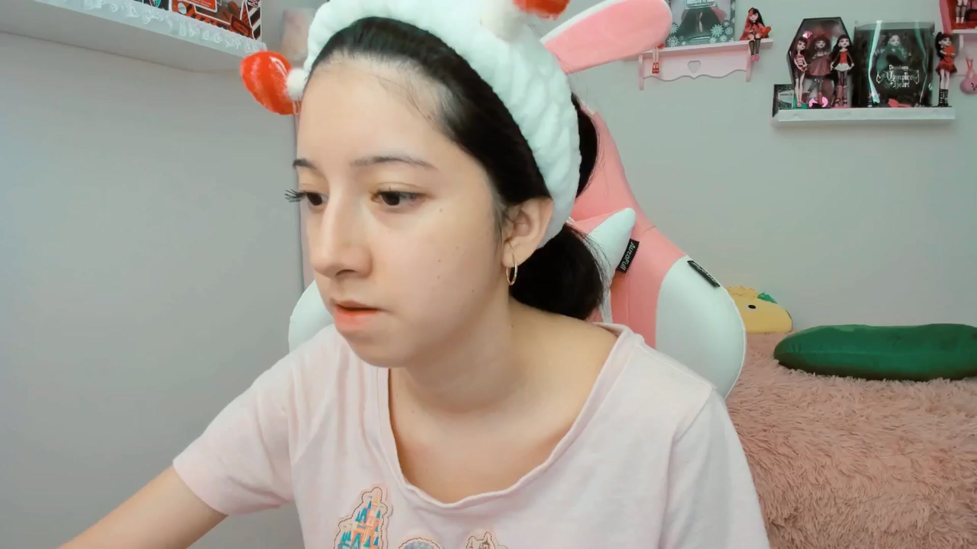 Gallery image thumbnail from Cherrycute666's myfreecams stream on, 01/10/2025, 19:20 image 12 of 20