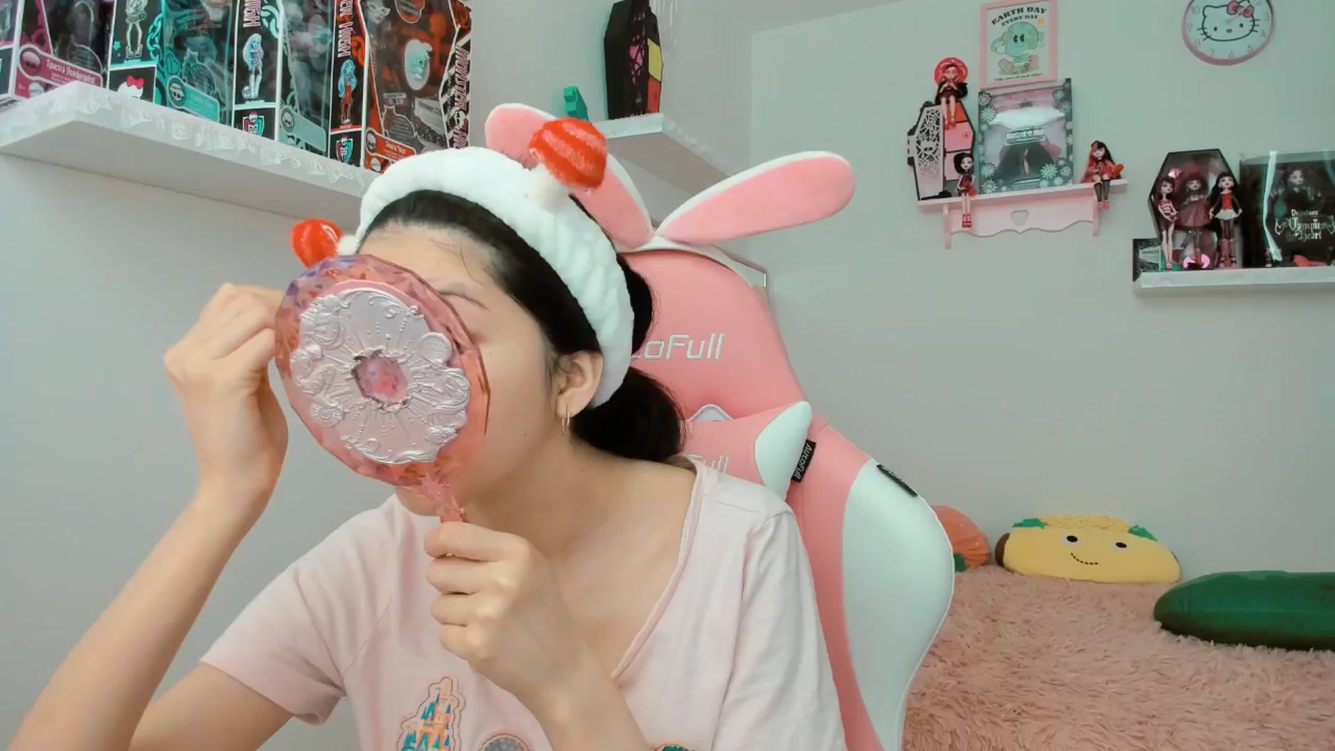 Gallery image thumbnail from Cherrycute666's myfreecams stream on, 01/10/2025, 19:20 image 6 of 20