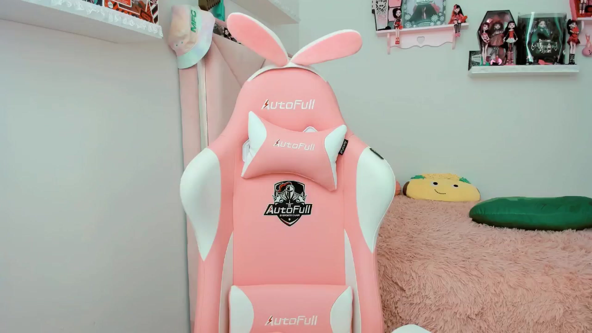 Gallery image thumbnail from Cherrycute666's myfreecams stream on, 01/10/2025, 19:20 image 10 of 20