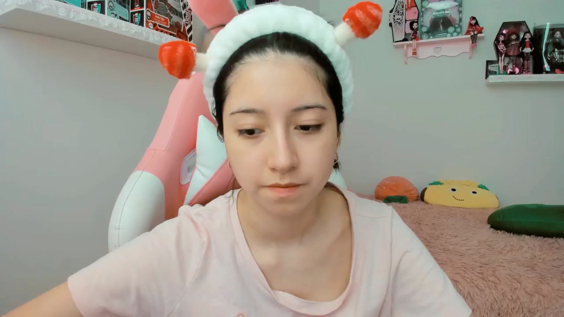 Gallery image thumbnail from Cherrycute666's myfreecams stream on, 01/10/2025, 19:20 image 2 of 20