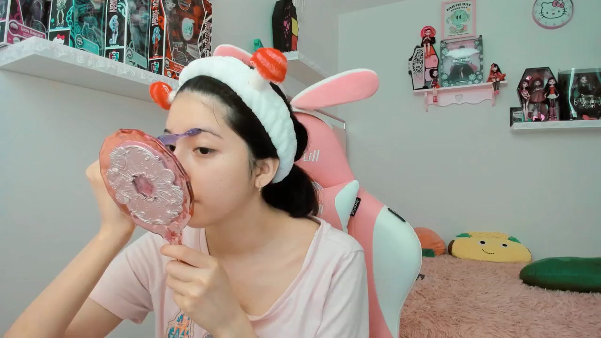 Gallery image thumbnail from Cherrycute666's myfreecams stream on, 01/10/2025, 19:20 image 5 of 20