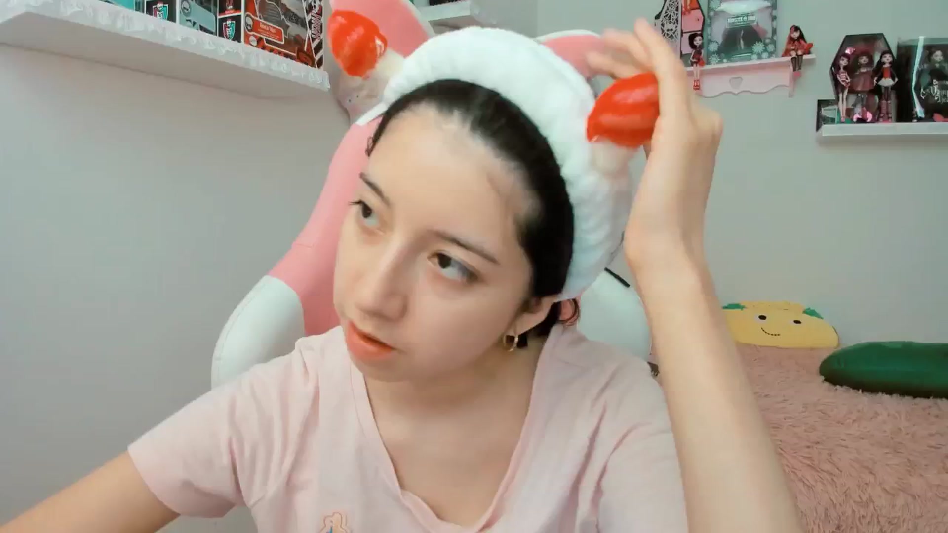 Gallery image thumbnail from Cherrycute666's myfreecams stream on, 01/10/2025, 19:20 image 3 of 20