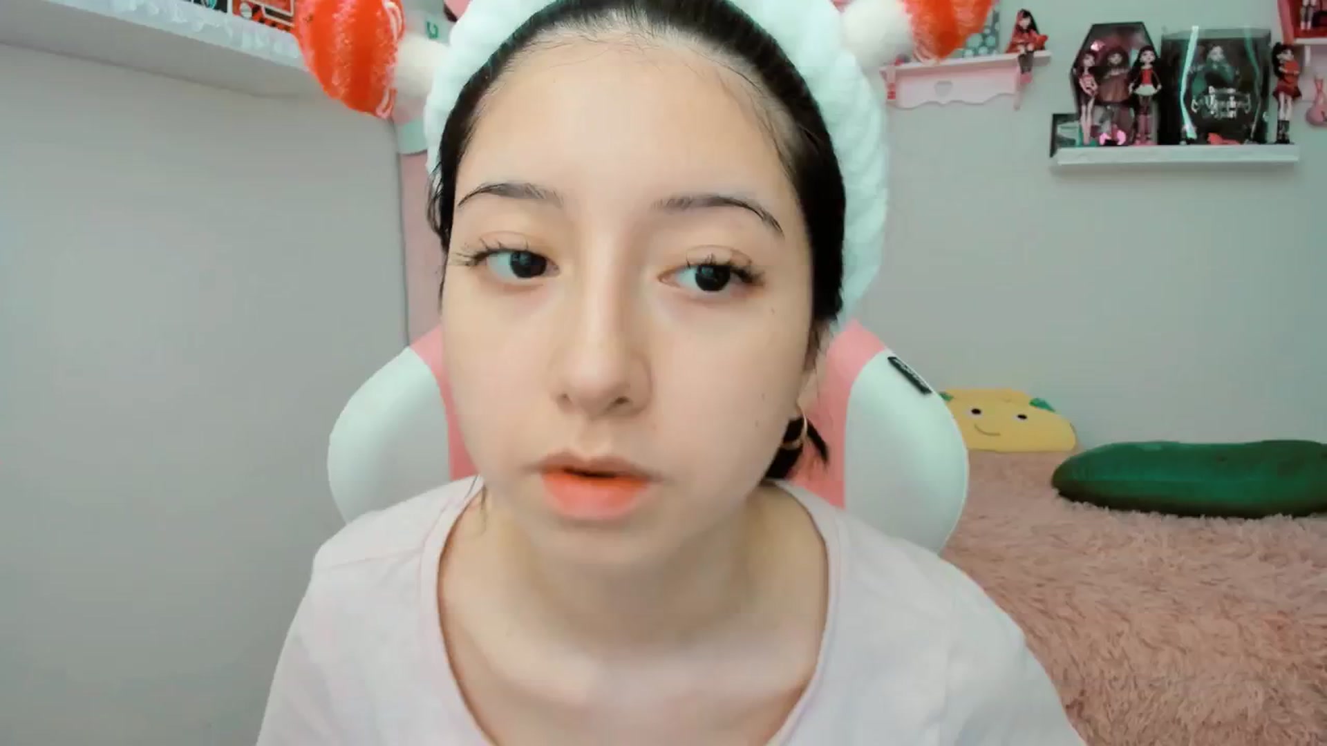 Gallery image thumbnail from Cherrycute666's myfreecams stream on, 01/10/2025, 19:20 image 9 of 20