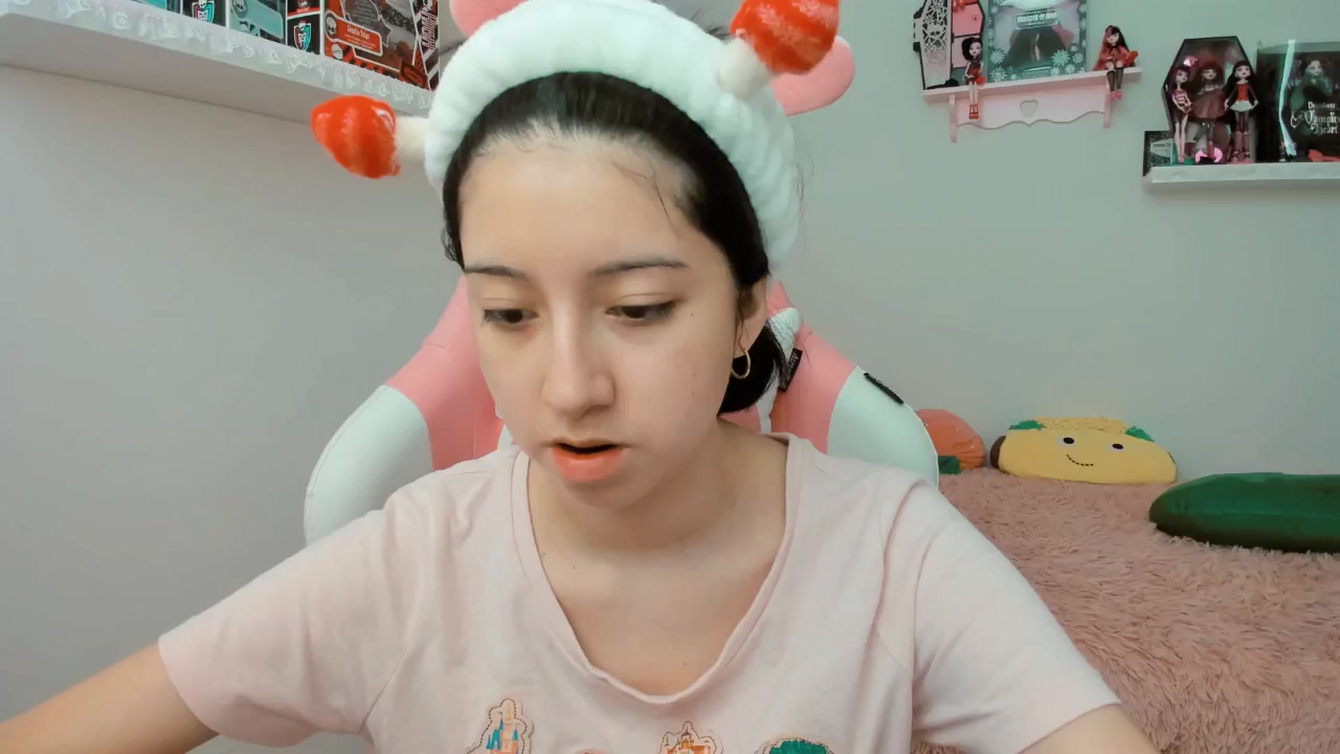 Gallery image thumbnail from Cherrycute666's myfreecams stream on, 01/10/2025, 19:20 image 1 of 20