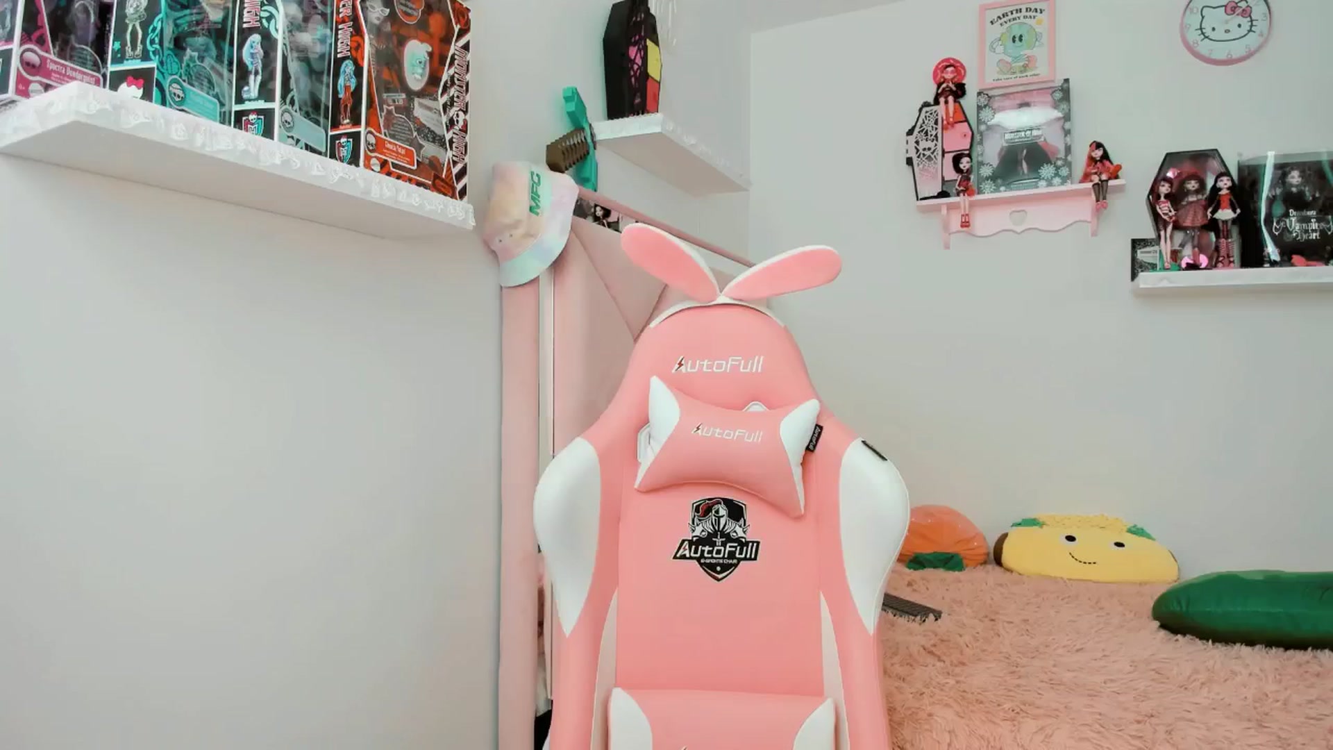 Gallery image thumbnail from Cherrycute666's myfreecams stream on, 01/10/2025, 19:20 image 7 of 20