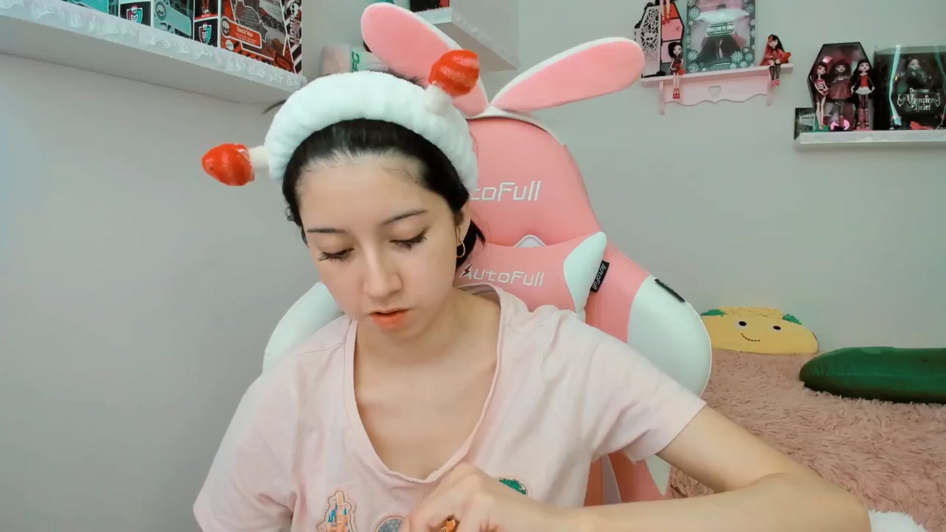 Gallery image thumbnail from Cherrycute666's myfreecams stream on, 01/10/2025, 19:20 image 18 of 20